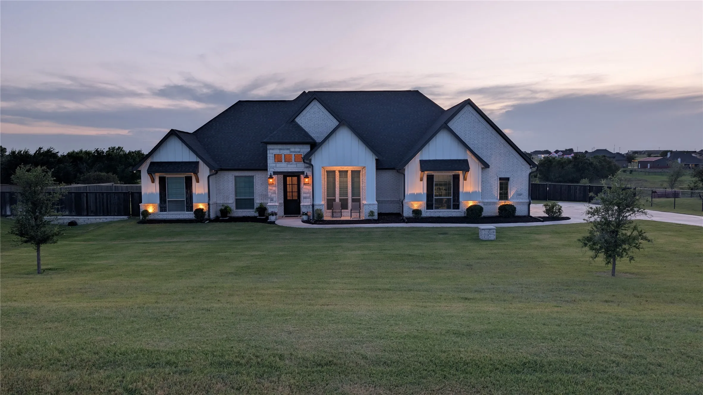 Single Family Residence For Sale in Parker County , 1107 Pioneer Crossing, Weatherford, Texas 76088, 5 Bedroom, 3 Bathroom, 3 Garage spaces, 2,563 Sqft, built in 2021, mls#21313929, Real Estate Agent in Weatherford, Homes For Sale in Parker county, Homes For Sale in Weatherford, Realtor in Weatherford Texas, Real Estate Brokerage Independent Realty Texas, Luminita Cordes Realtor