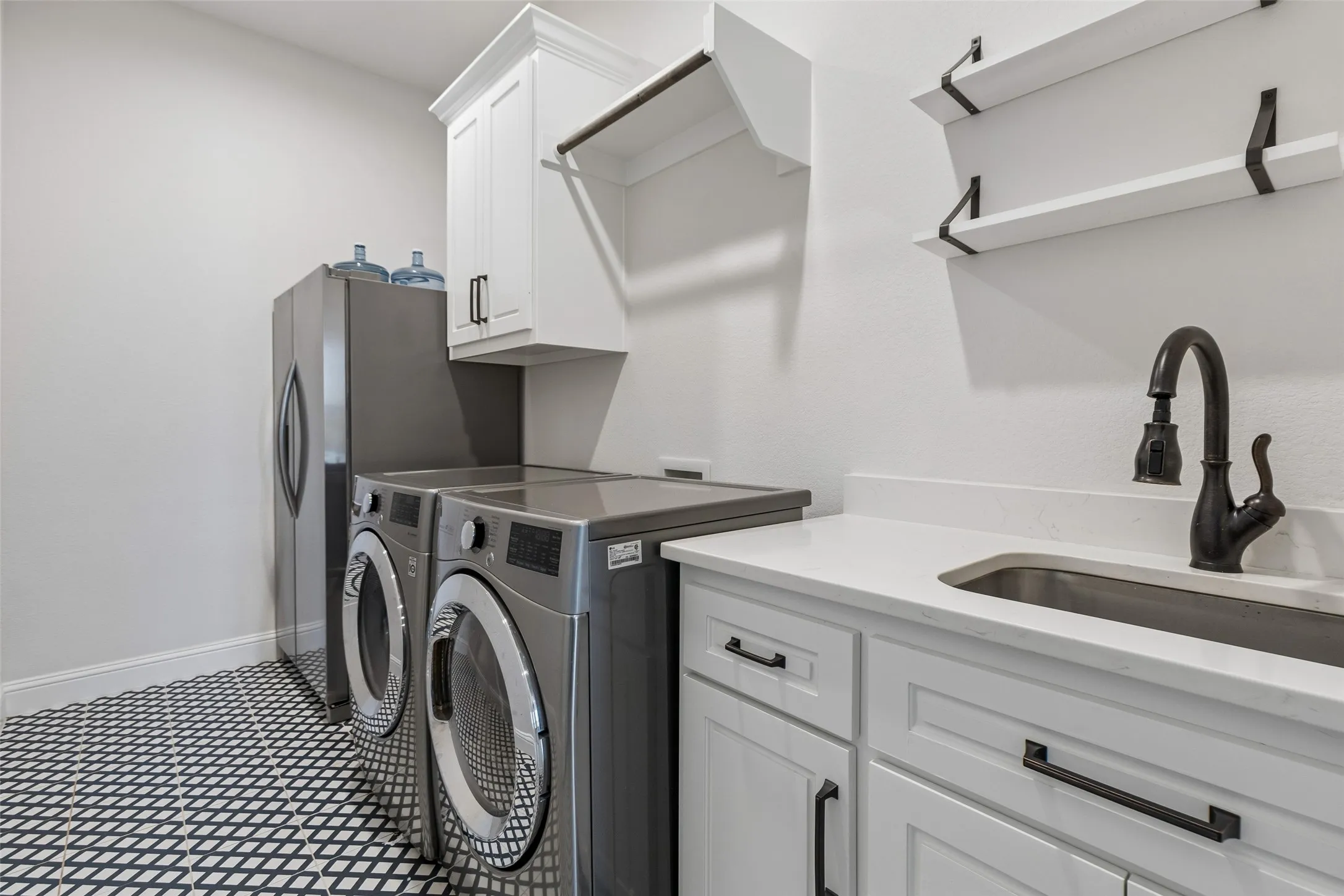 Single Family Residence For Sale in Parker County , 1107 Pioneer Crossing, Weatherford, Texas 76088, 5 Bedroom, 3 Bathroom, 3 Garage spaces, 2,563 Sqft, built in 2021, mls#21313929, Real Estate Agent in Weatherford, Homes For Sale in Parker county, Homes For Sale in Weatherford, Realtor in Weatherford Texas, Real Estate Brokerage Independent Realty Texas, Luminita Cordes Realtor