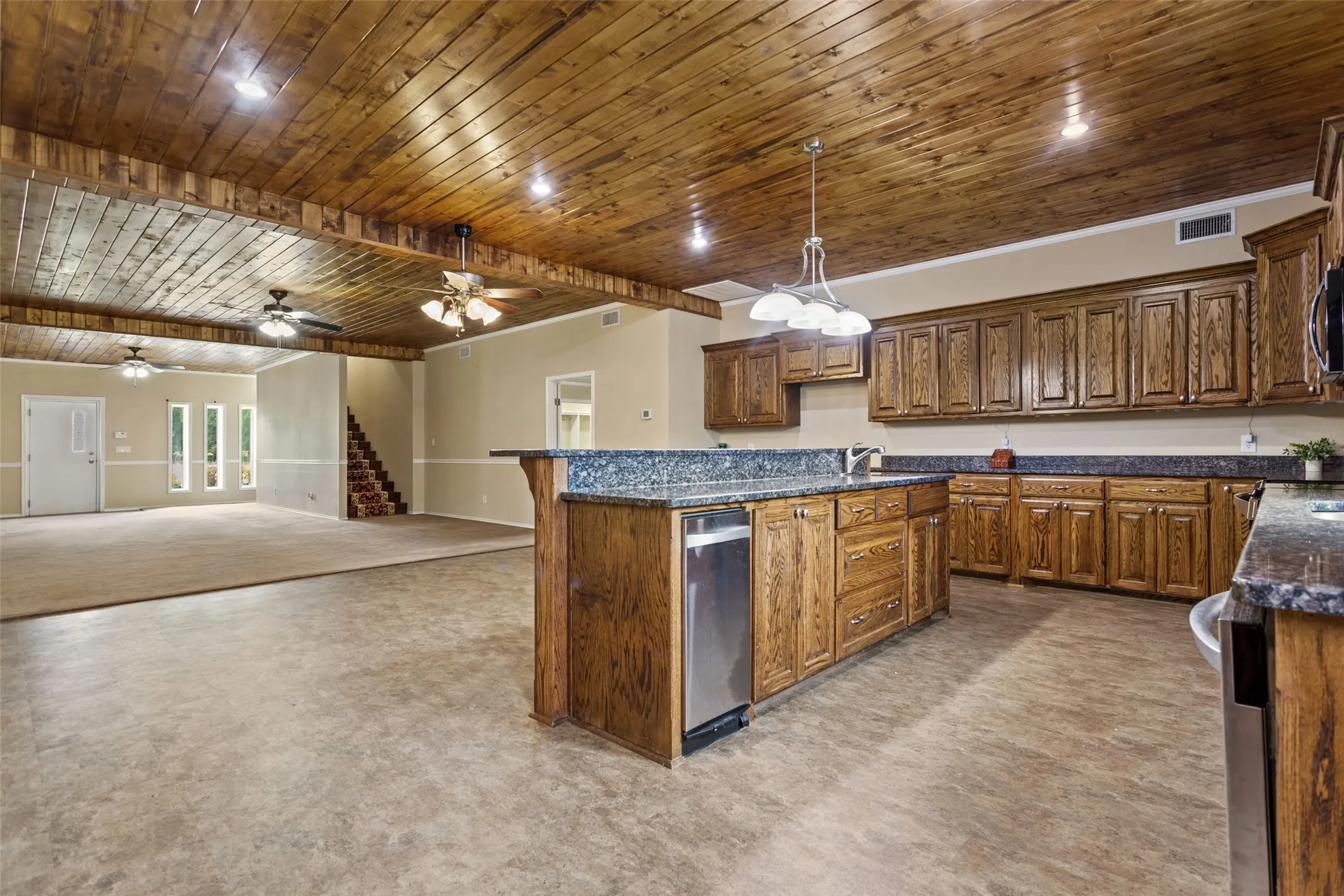 Farm For Sale in Titus County , 672 County Road 4960, Pittsburg, Texas 75686, 3 Bedroom, 2 Bathroom, Garage spaces, 4,800 Sqft, built in 2013, mls#21319548, Real Estate Agent in Pittsburg, Homes For Sale in Titus county, Homes For Sale in Pittsburg, Realtor in Pittsburg Texas, Real Estate Brokerage Independent Realty Texas, Luminita Cordes Realtor