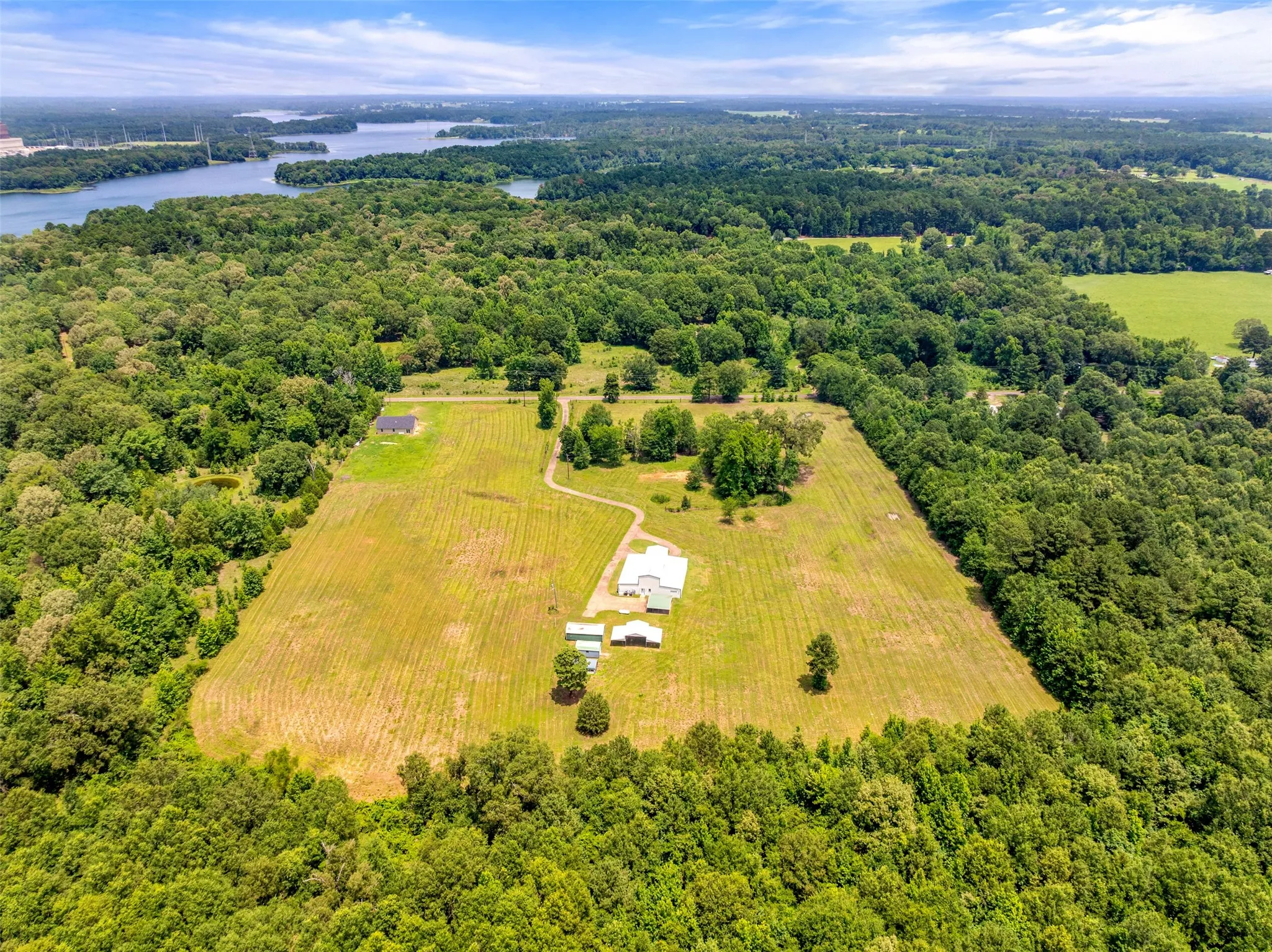 Farm For Sale in Titus County , 672 County Road 4960, Pittsburg, Texas 75686, 3 Bedroom, 2 Bathroom, Garage spaces, 4,800 Sqft, built in 2013, mls#21319548, Real Estate Agent in Pittsburg, Homes For Sale in Titus county, Homes For Sale in Pittsburg, Realtor in Pittsburg Texas, Real Estate Brokerage Independent Realty Texas, Luminita Cordes Realtor