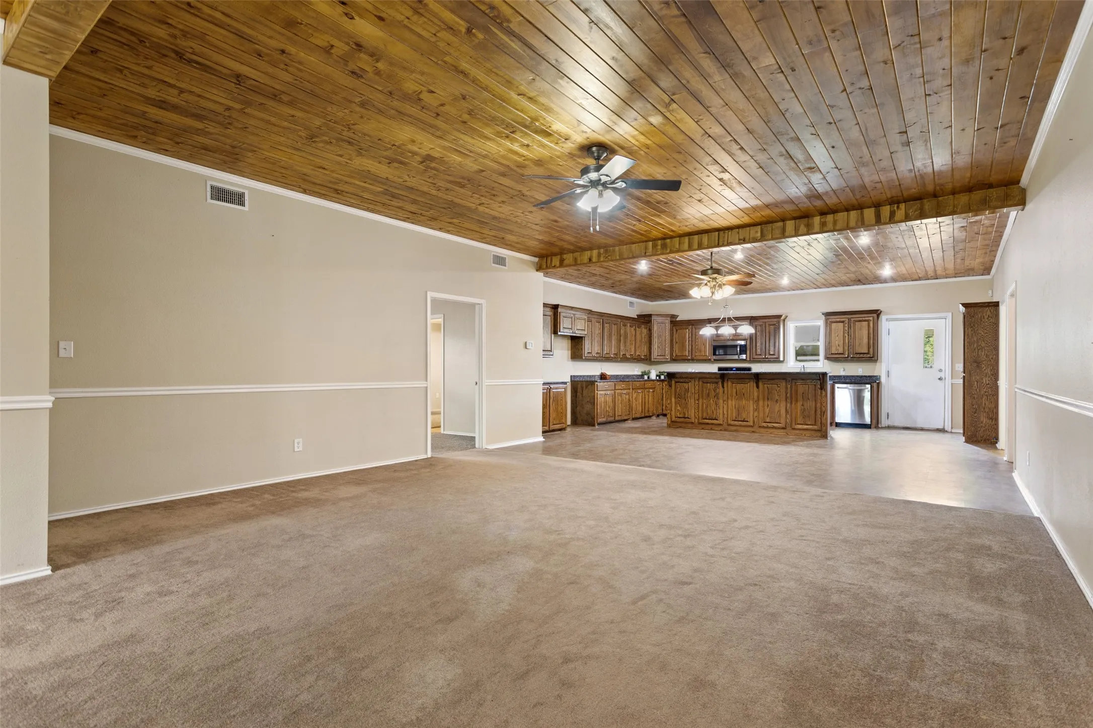 Farm For Sale in Titus County , 672 County Road 4960, Pittsburg, Texas 75686, 3 Bedroom, 2 Bathroom, Garage spaces, 4,800 Sqft, built in 2013, mls#21319548, Real Estate Agent in Pittsburg, Homes For Sale in Titus county, Homes For Sale in Pittsburg, Realtor in Pittsburg Texas, Real Estate Brokerage Independent Realty Texas, Luminita Cordes Realtor