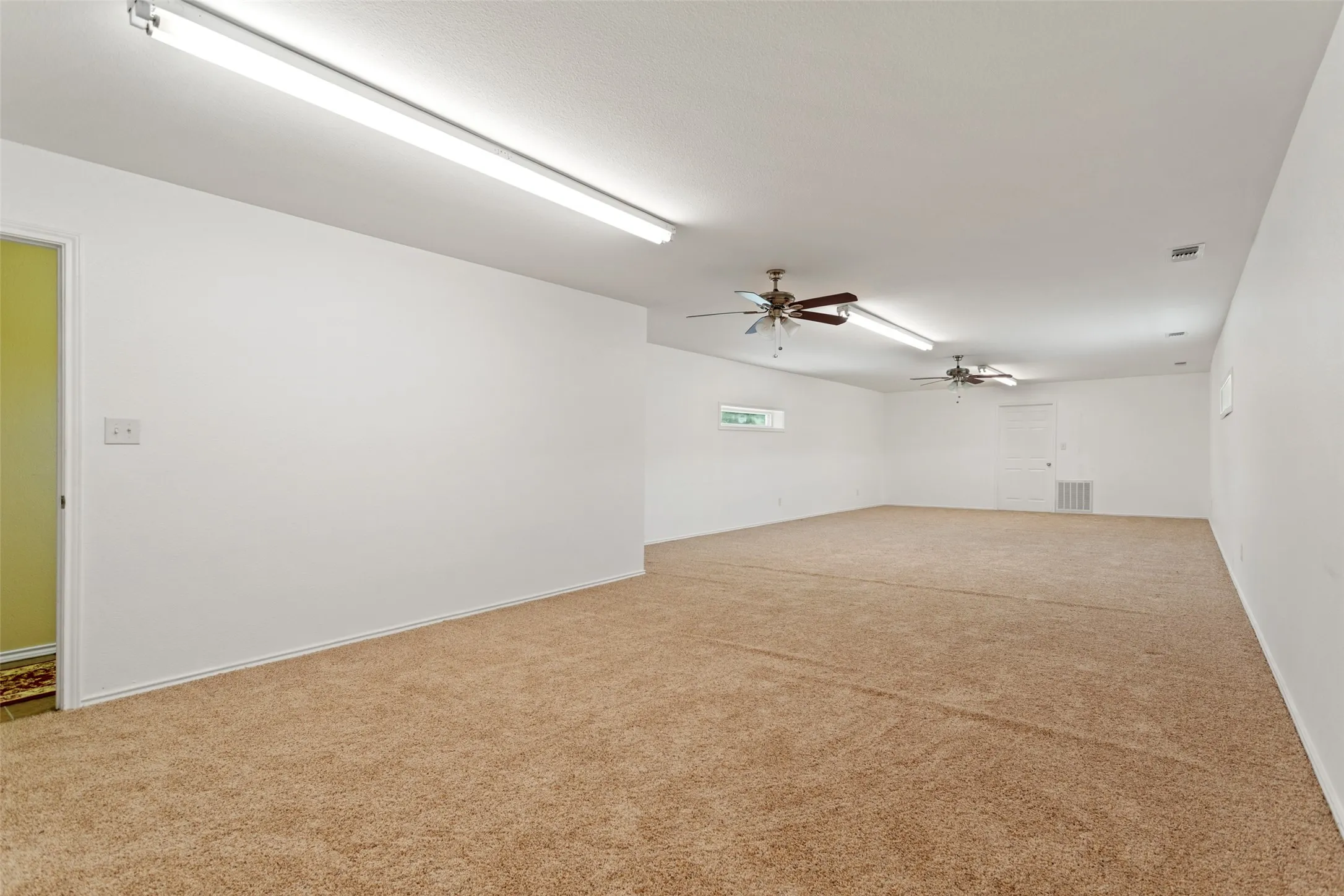 Farm For Sale in Titus County , 672 County Road 4960, Pittsburg, Texas 75686, 3 Bedroom, 2 Bathroom, Garage spaces, 4,800 Sqft, built in 2013, mls#21319548, Real Estate Agent in Pittsburg, Homes For Sale in Titus county, Homes For Sale in Pittsburg, Realtor in Pittsburg Texas, Real Estate Brokerage Independent Realty Texas, Luminita Cordes Realtor