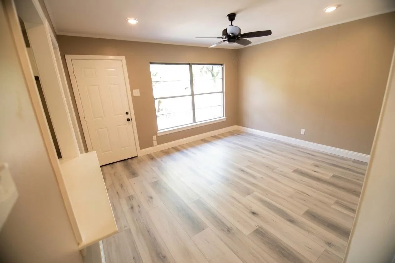 Single Family Residence For Rent in Dallas County , 3539 S Ewing Avenue, Dallas, Texas 75216, 2 Bedroom, 1 Bathroom, 1 Garage spaces, 1,023 Sqft, built in 1952, mls#21319242, Real Estate Agent in Dallas, Homes For Rent in Dallas county, Homes For Rent in Dallas, Realtor in Dallas Texas, Real Estate Brokerage Independent Realty Texas, Luminita Cordes Realtor