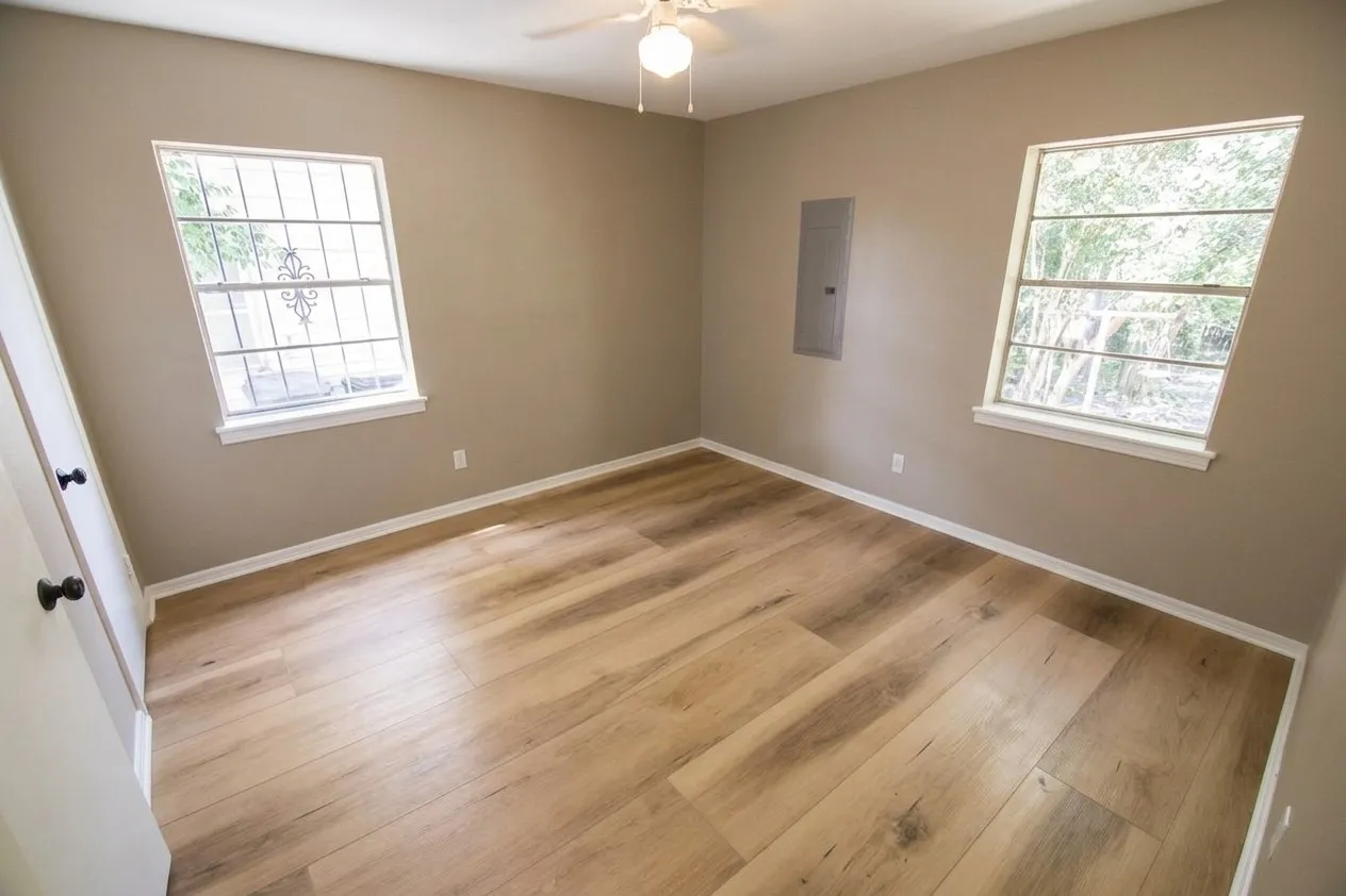 Single Family Residence For Rent in Dallas County , 3539 S Ewing Avenue, Dallas, Texas 75216, 2 Bedroom, 1 Bathroom, 1 Garage spaces, 1,023 Sqft, built in 1952, mls#21319242, Real Estate Agent in Dallas, Homes For Rent in Dallas county, Homes For Rent in Dallas, Realtor in Dallas Texas, Real Estate Brokerage Independent Realty Texas, Luminita Cordes Realtor