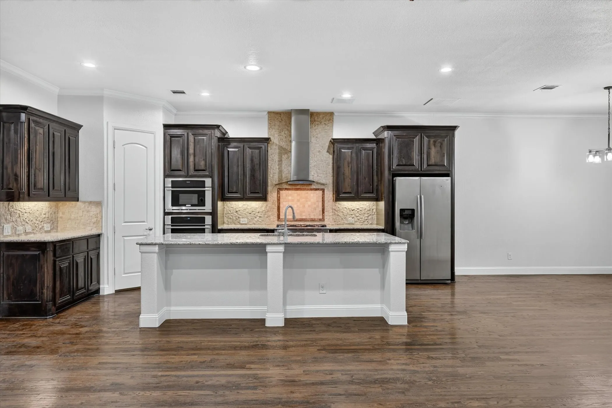 Single Family Residence For Sale in Denton County , 5717 Naples Drive, Flower Mound, Texas 75028, 5 Bedroom, 4 Bathroom, 3 Garage spaces, 4,463 Sqft, built in 2014, mls#21314257, Real Estate Agent in Flower Mound, Homes For Sale in Denton county, Homes For Sale in Flower Mound, Realtor in Flower Mound Texas, Real Estate Brokerage Independent Realty Texas, Luminita Cordes Realtor