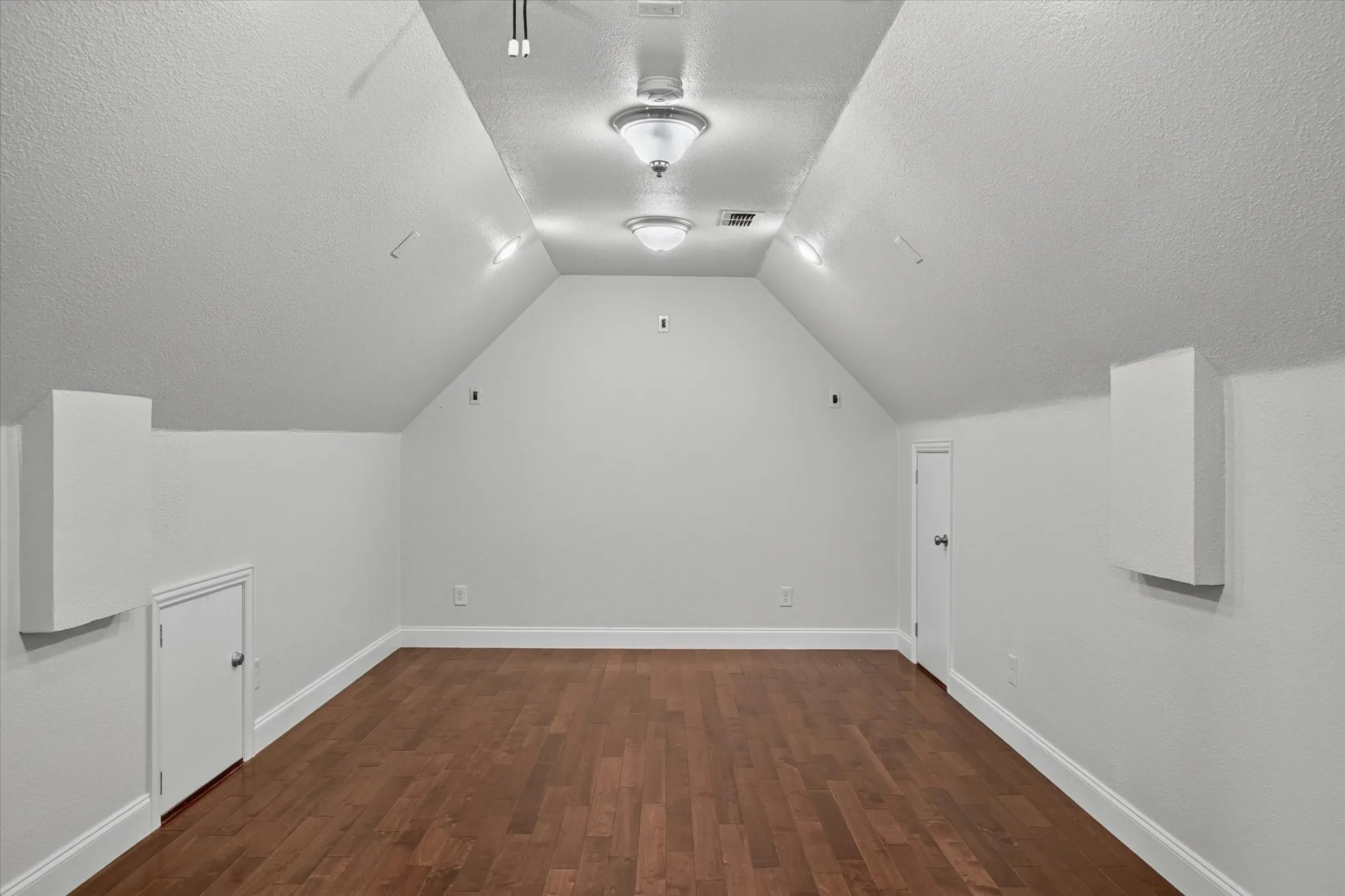 Single Family Residence For Sale in Denton County , 5717 Naples Drive, Flower Mound, Texas 75028, 5 Bedroom, 4 Bathroom, 3 Garage spaces, 4,463 Sqft, built in 2014, mls#21314257, Real Estate Agent in Flower Mound, Homes For Sale in Denton county, Homes For Sale in Flower Mound, Realtor in Flower Mound Texas, Real Estate Brokerage Independent Realty Texas, Luminita Cordes Realtor