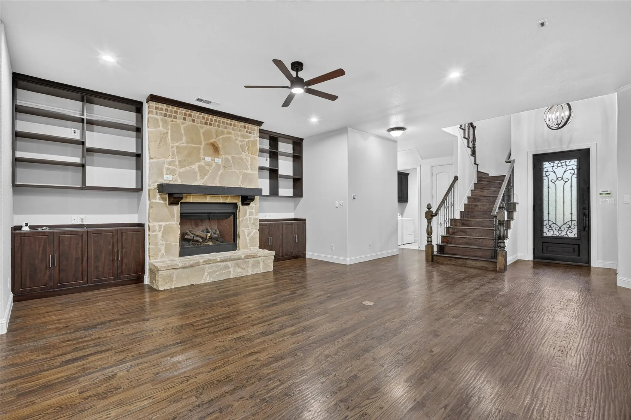 Single Family Residence For Sale in Denton County , 5717 Naples Drive, Flower Mound, Texas 75028, 5 Bedroom, 4 Bathroom, 3 Garage spaces, 4,463 Sqft, built in 2014, mls#21314257, Real Estate Agent in Flower Mound, Homes For Sale in Denton county, Homes For Sale in Flower Mound, Realtor in Flower Mound Texas, Real Estate Brokerage Independent Realty Texas, Luminita Cordes Realtor