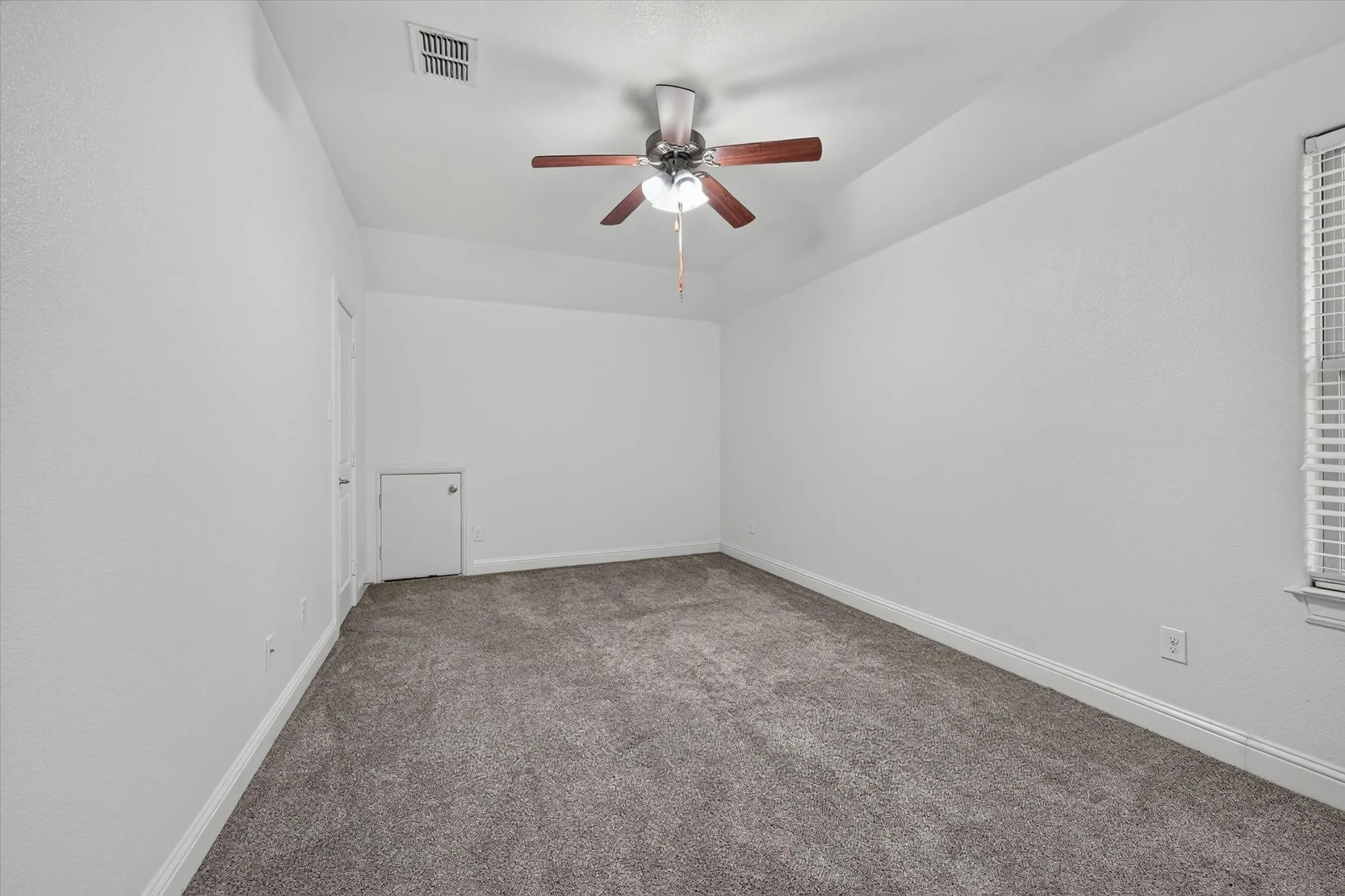 Single Family Residence For Sale in Denton County , 5717 Naples Drive, Flower Mound, Texas 75028, 5 Bedroom, 4 Bathroom, 3 Garage spaces, 4,463 Sqft, built in 2014, mls#21314257, Real Estate Agent in Flower Mound, Homes For Sale in Denton county, Homes For Sale in Flower Mound, Realtor in Flower Mound Texas, Real Estate Brokerage Independent Realty Texas, Luminita Cordes Realtor