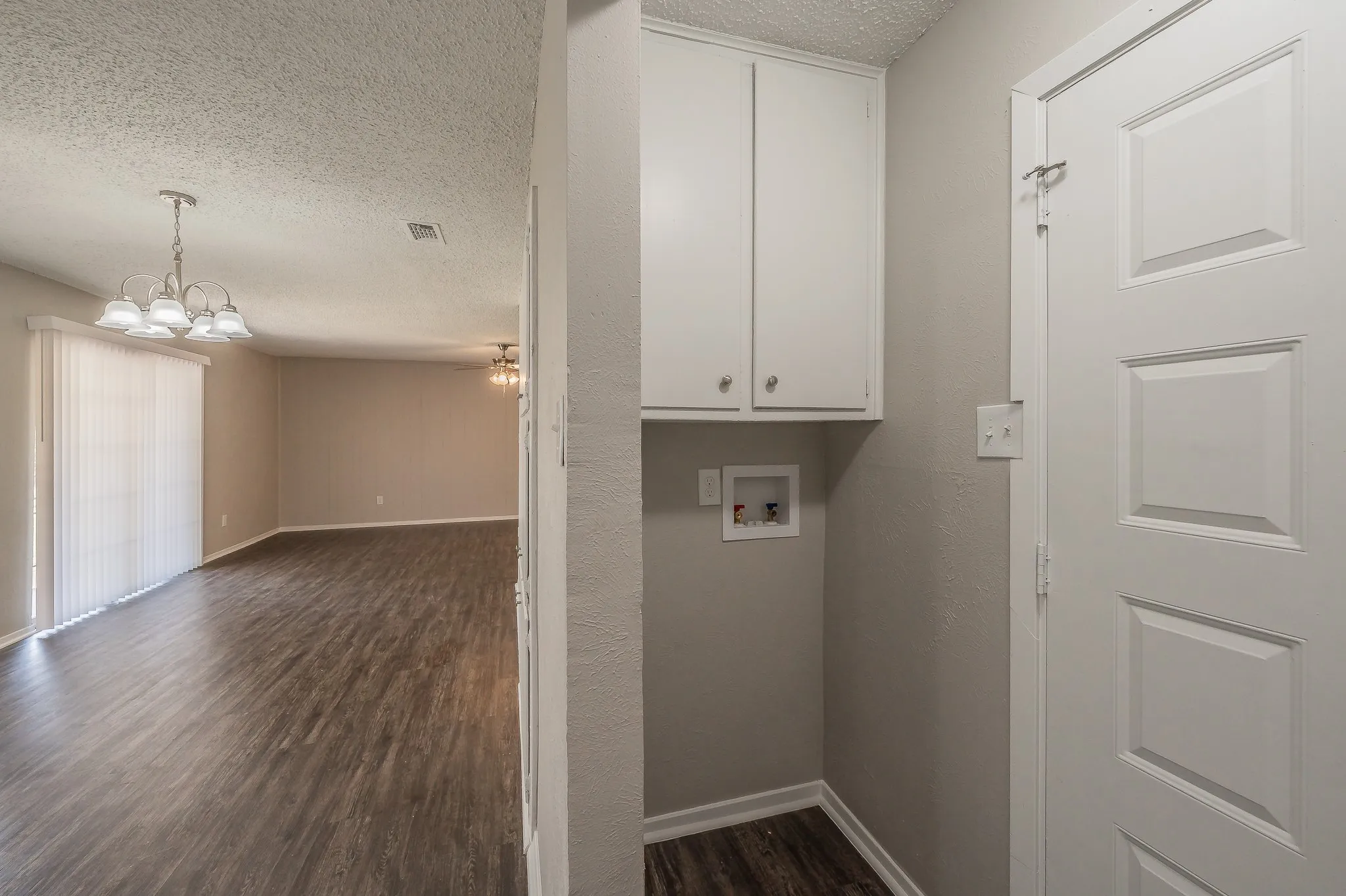 Single Family Residence For Sale in Tarrant County , 717 Blue Ridge Trail, Saginaw, Texas 76179, 3 Bedroom, 2 Bathroom, 2 Garage spaces, 1,398 Sqft, built in 1974, mls#21319558, Real Estate Agent in Saginaw, Homes For Sale in Tarrant county, Homes For Sale in Saginaw, Realtor in Saginaw Texas, Real Estate Brokerage Independent Realty Texas, Luminita Cordes Realtor