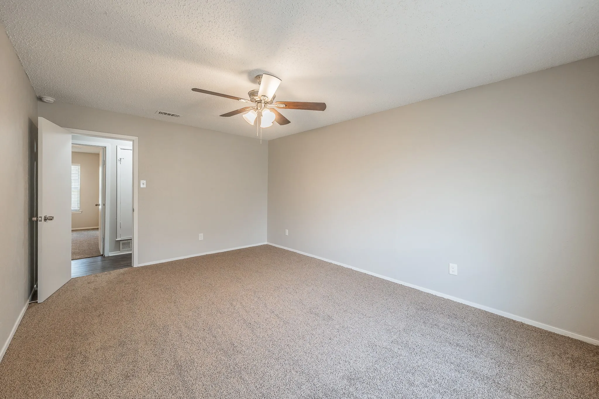 Single Family Residence For Sale in Tarrant County , 717 Blue Ridge Trail, Saginaw, Texas 76179, 3 Bedroom, 2 Bathroom, 2 Garage spaces, 1,398 Sqft, built in 1974, mls#21319558, Real Estate Agent in Saginaw, Homes For Sale in Tarrant county, Homes For Sale in Saginaw, Realtor in Saginaw Texas, Real Estate Brokerage Independent Realty Texas, Luminita Cordes Realtor