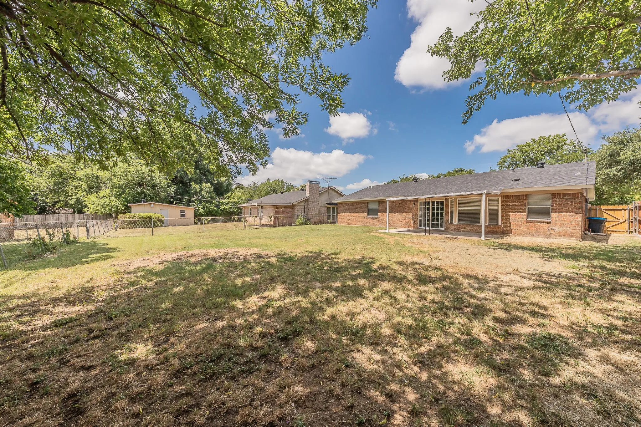 Single Family Residence For Sale in Tarrant County , 717 Blue Ridge Trail, Saginaw, Texas 76179, 3 Bedroom, 2 Bathroom, 2 Garage spaces, 1,398 Sqft, built in 1974, mls#21319558, Real Estate Agent in Saginaw, Homes For Sale in Tarrant county, Homes For Sale in Saginaw, Realtor in Saginaw Texas, Real Estate Brokerage Independent Realty Texas, Luminita Cordes Realtor