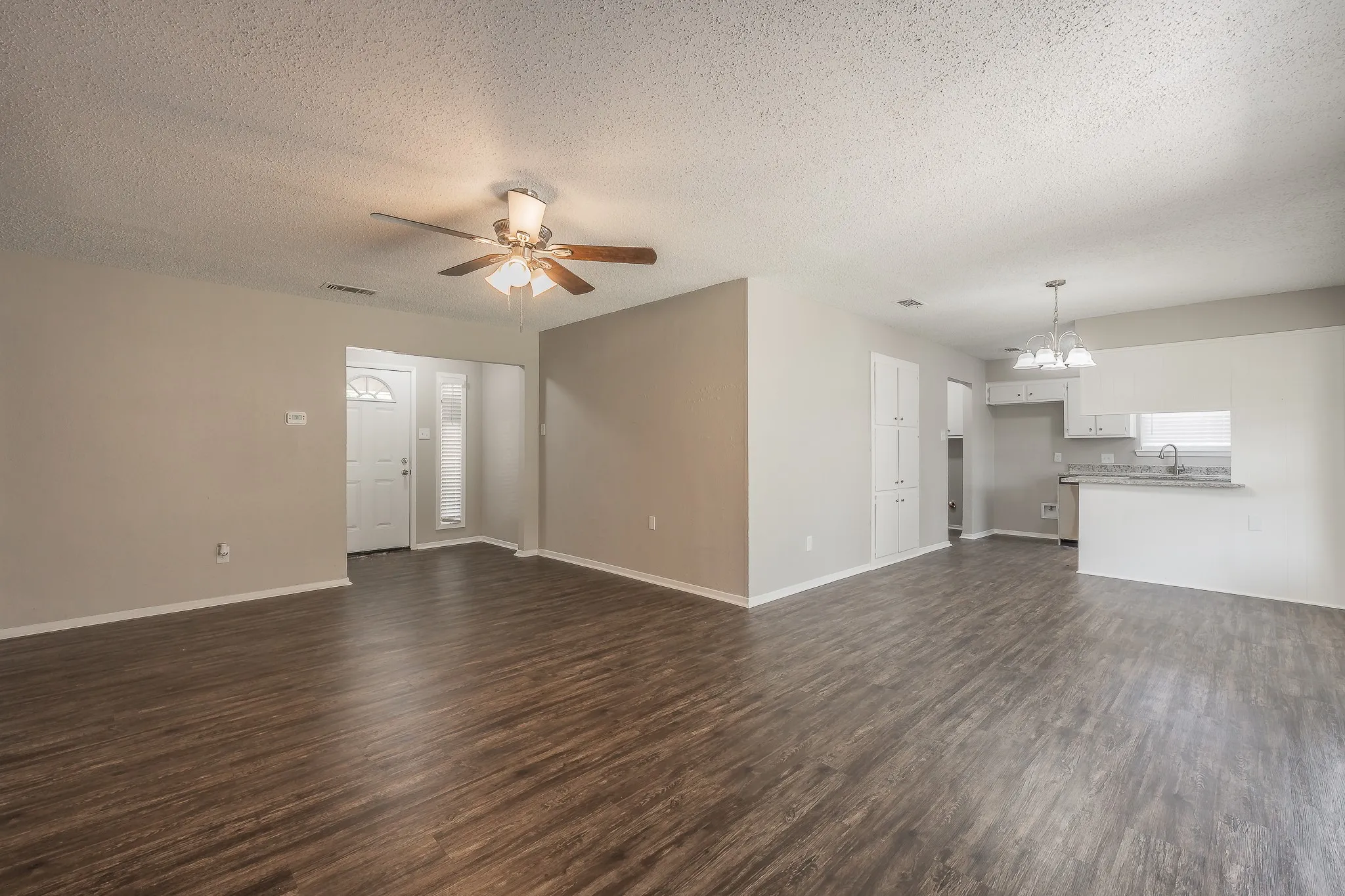 Single Family Residence For Sale in Tarrant County , 717 Blue Ridge Trail, Saginaw, Texas 76179, 3 Bedroom, 2 Bathroom, 2 Garage spaces, 1,398 Sqft, built in 1974, mls#21319558, Real Estate Agent in Saginaw, Homes For Sale in Tarrant county, Homes For Sale in Saginaw, Realtor in Saginaw Texas, Real Estate Brokerage Independent Realty Texas, Luminita Cordes Realtor