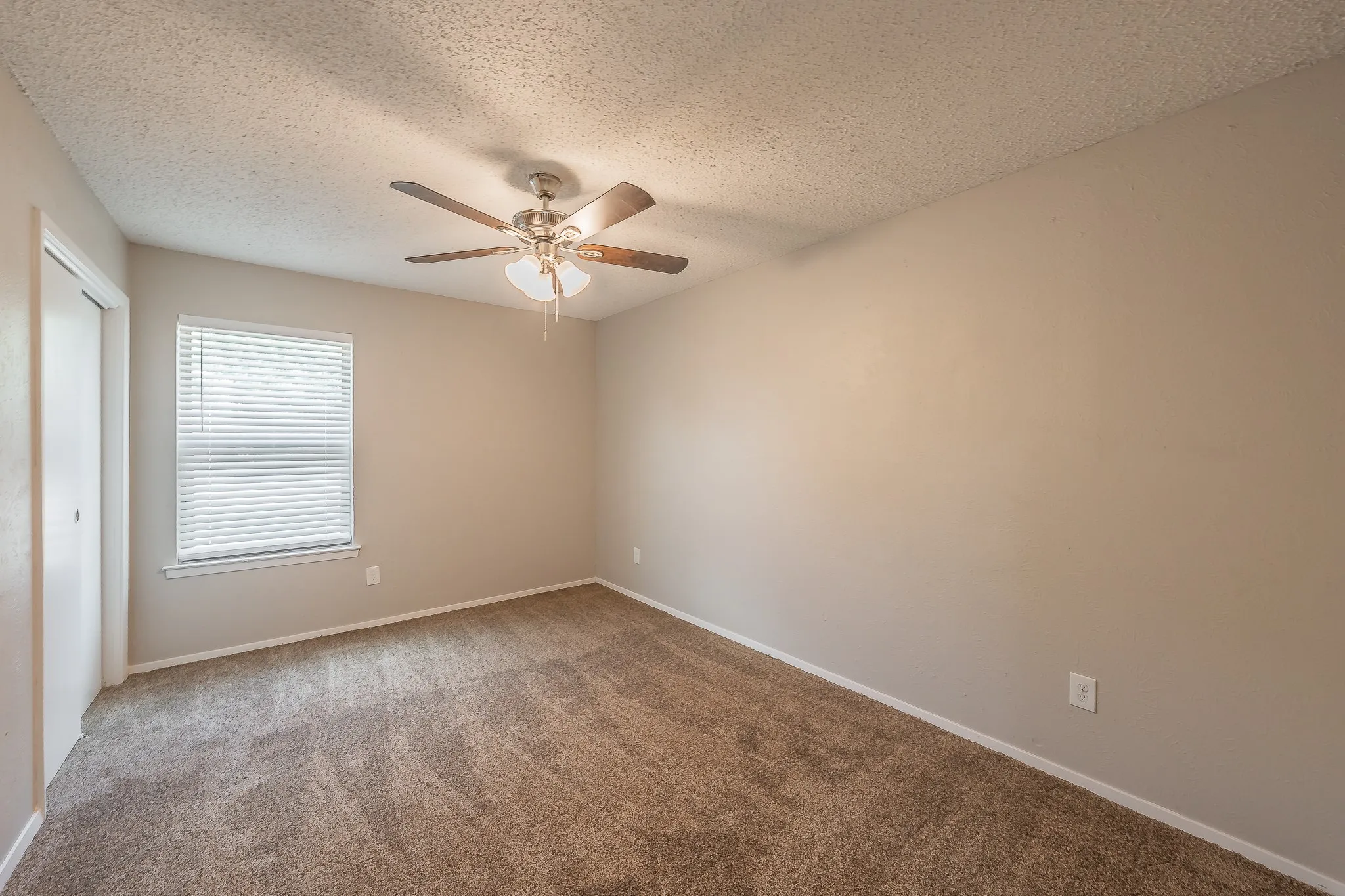 Single Family Residence For Sale in Tarrant County , 717 Blue Ridge Trail, Saginaw, Texas 76179, 3 Bedroom, 2 Bathroom, 2 Garage spaces, 1,398 Sqft, built in 1974, mls#21319558, Real Estate Agent in Saginaw, Homes For Sale in Tarrant county, Homes For Sale in Saginaw, Realtor in Saginaw Texas, Real Estate Brokerage Independent Realty Texas, Luminita Cordes Realtor