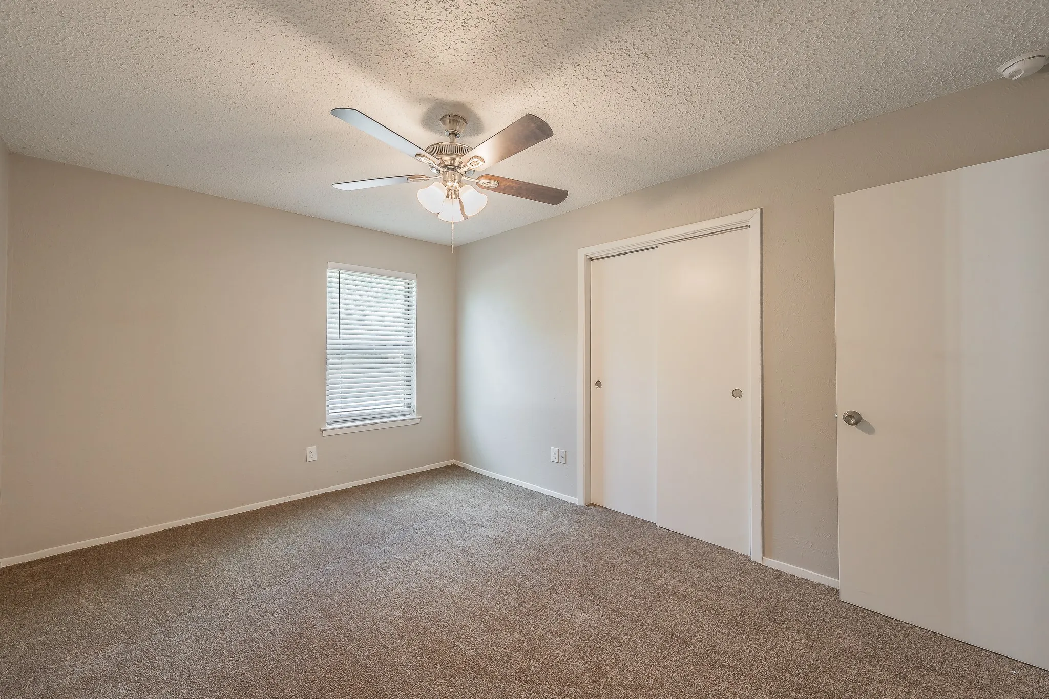 Single Family Residence For Sale in Tarrant County , 717 Blue Ridge Trail, Saginaw, Texas 76179, 3 Bedroom, 2 Bathroom, 2 Garage spaces, 1,398 Sqft, built in 1974, mls#21319558, Real Estate Agent in Saginaw, Homes For Sale in Tarrant county, Homes For Sale in Saginaw, Realtor in Saginaw Texas, Real Estate Brokerage Independent Realty Texas, Luminita Cordes Realtor