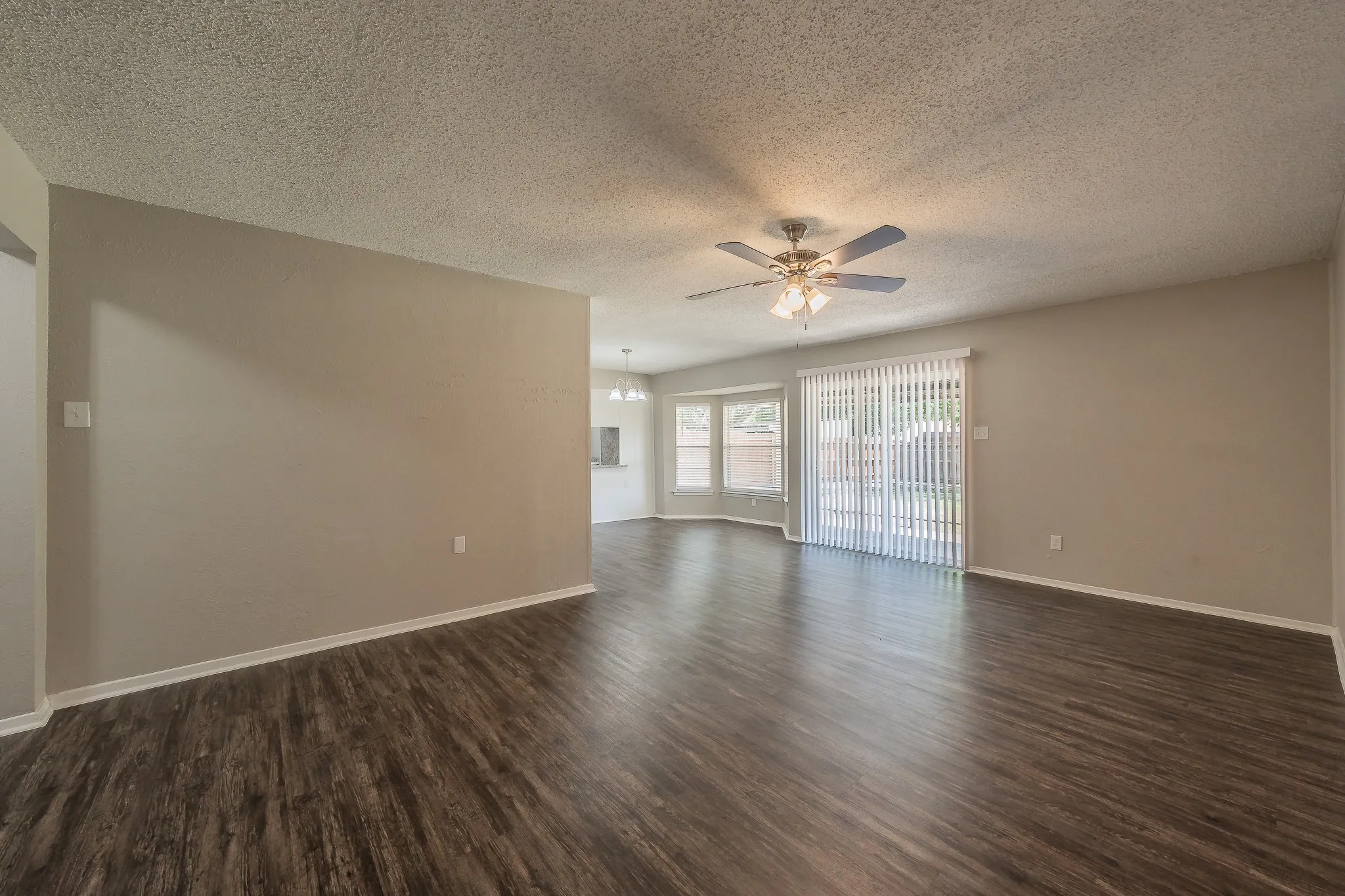 Single Family Residence For Sale in Tarrant County , 717 Blue Ridge Trail, Saginaw, Texas 76179, 3 Bedroom, 2 Bathroom, 2 Garage spaces, 1,398 Sqft, built in 1974, mls#21319558, Real Estate Agent in Saginaw, Homes For Sale in Tarrant county, Homes For Sale in Saginaw, Realtor in Saginaw Texas, Real Estate Brokerage Independent Realty Texas, Luminita Cordes Realtor
