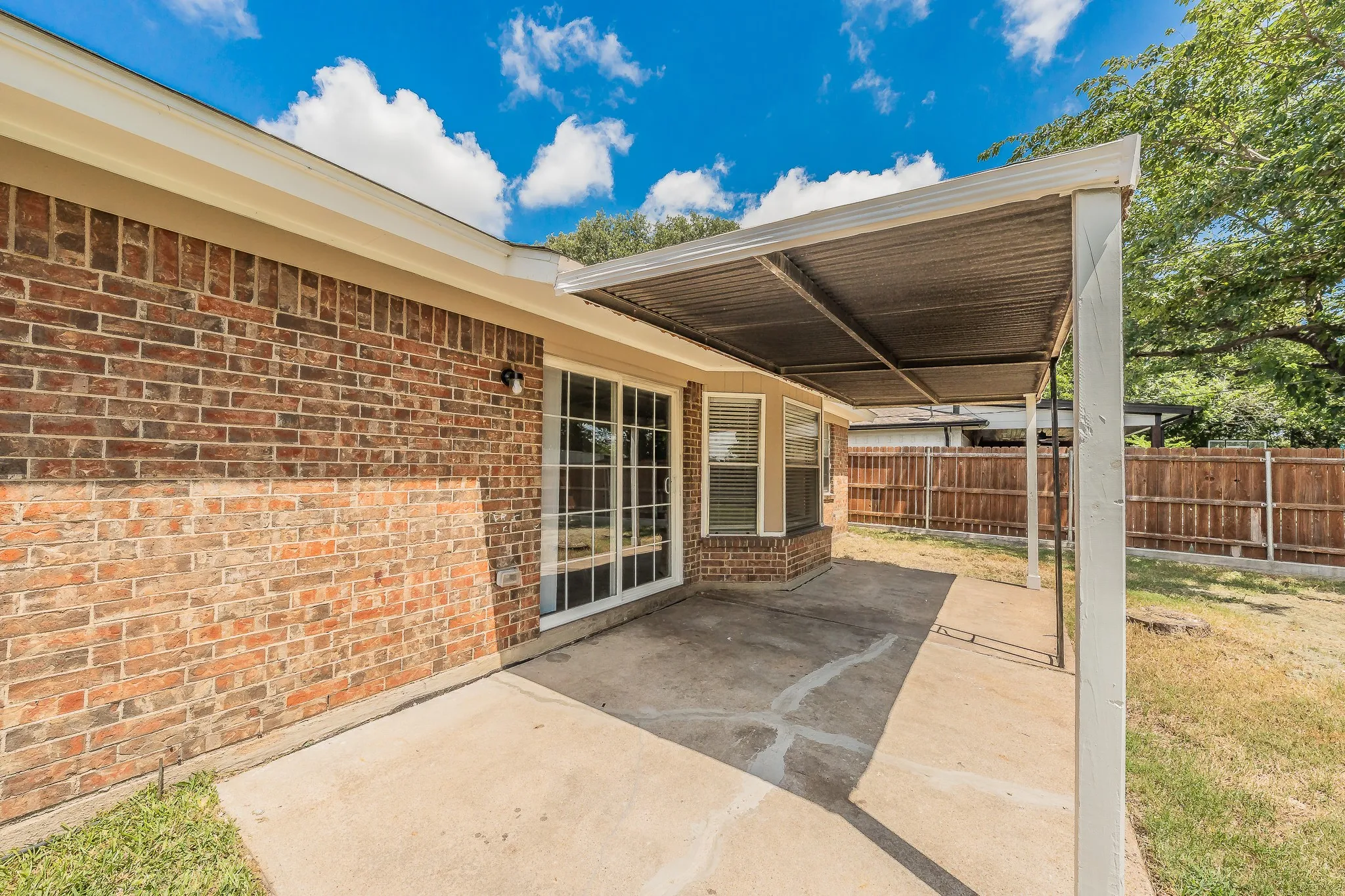 Single Family Residence For Sale in Tarrant County , 717 Blue Ridge Trail, Saginaw, Texas 76179, 3 Bedroom, 2 Bathroom, 2 Garage spaces, 1,398 Sqft, built in 1974, mls#21319558, Real Estate Agent in Saginaw, Homes For Sale in Tarrant county, Homes For Sale in Saginaw, Realtor in Saginaw Texas, Real Estate Brokerage Independent Realty Texas, Luminita Cordes Realtor