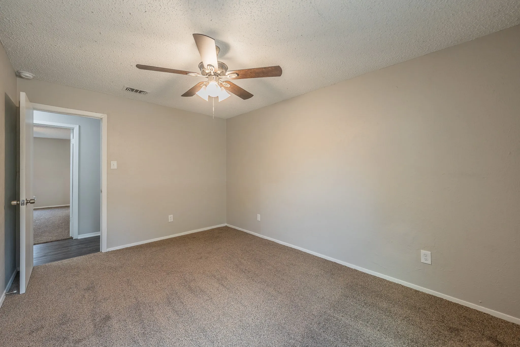 Single Family Residence For Sale in Tarrant County , 717 Blue Ridge Trail, Saginaw, Texas 76179, 3 Bedroom, 2 Bathroom, 2 Garage spaces, 1,398 Sqft, built in 1974, mls#21319558, Real Estate Agent in Saginaw, Homes For Sale in Tarrant county, Homes For Sale in Saginaw, Realtor in Saginaw Texas, Real Estate Brokerage Independent Realty Texas, Luminita Cordes Realtor