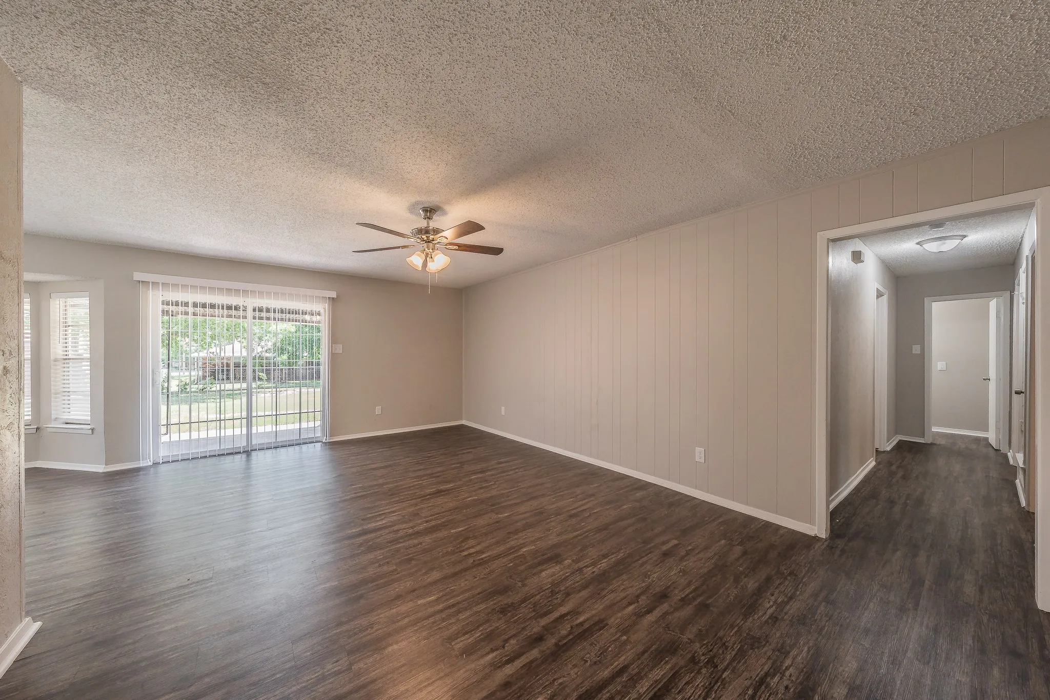 Single Family Residence For Sale in Tarrant County , 717 Blue Ridge Trail, Saginaw, Texas 76179, 3 Bedroom, 2 Bathroom, 2 Garage spaces, 1,398 Sqft, built in 1974, mls#21319558, Real Estate Agent in Saginaw, Homes For Sale in Tarrant county, Homes For Sale in Saginaw, Realtor in Saginaw Texas, Real Estate Brokerage Independent Realty Texas, Luminita Cordes Realtor