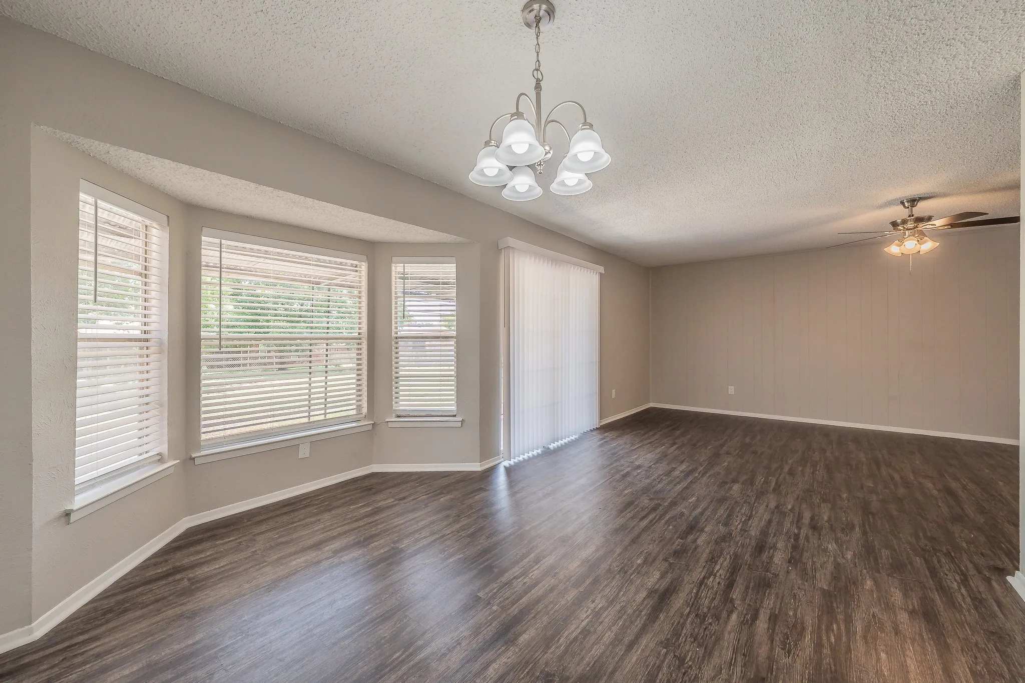 Single Family Residence For Sale in Tarrant County , 717 Blue Ridge Trail, Saginaw, Texas 76179, 3 Bedroom, 2 Bathroom, 2 Garage spaces, 1,398 Sqft, built in 1974, mls#21319558, Real Estate Agent in Saginaw, Homes For Sale in Tarrant county, Homes For Sale in Saginaw, Realtor in Saginaw Texas, Real Estate Brokerage Independent Realty Texas, Luminita Cordes Realtor
