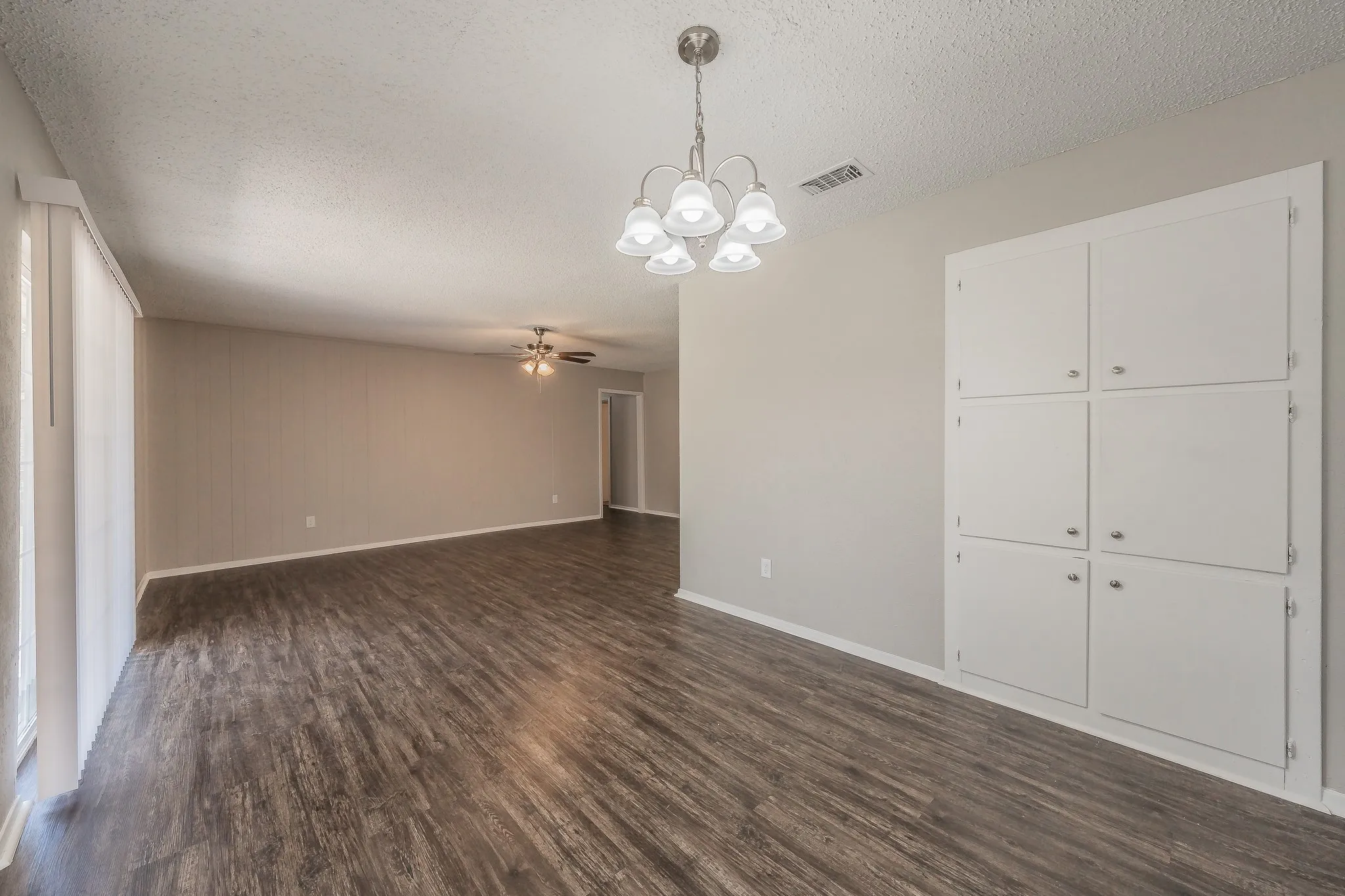 Single Family Residence For Sale in Tarrant County , 717 Blue Ridge Trail, Saginaw, Texas 76179, 3 Bedroom, 2 Bathroom, 2 Garage spaces, 1,398 Sqft, built in 1974, mls#21319558, Real Estate Agent in Saginaw, Homes For Sale in Tarrant county, Homes For Sale in Saginaw, Realtor in Saginaw Texas, Real Estate Brokerage Independent Realty Texas, Luminita Cordes Realtor