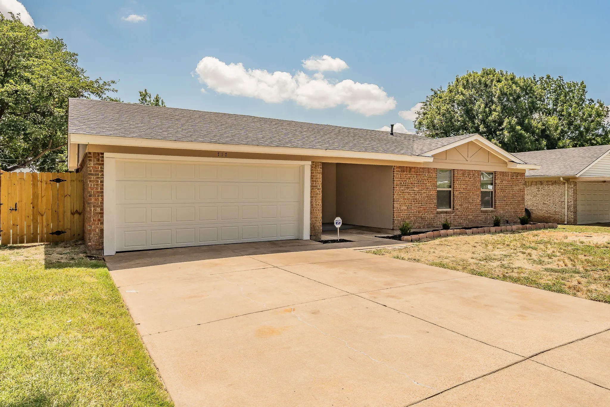 Single Family Residence For Sale in Tarrant County , 717 Blue Ridge Trail, Saginaw, Texas 76179, 3 Bedroom, 2 Bathroom, 2 Garage spaces, 1,398 Sqft, built in 1974, mls#21319558, Real Estate Agent in Saginaw, Homes For Sale in Tarrant county, Homes For Sale in Saginaw, Realtor in Saginaw Texas, Real Estate Brokerage Independent Realty Texas, Luminita Cordes Realtor