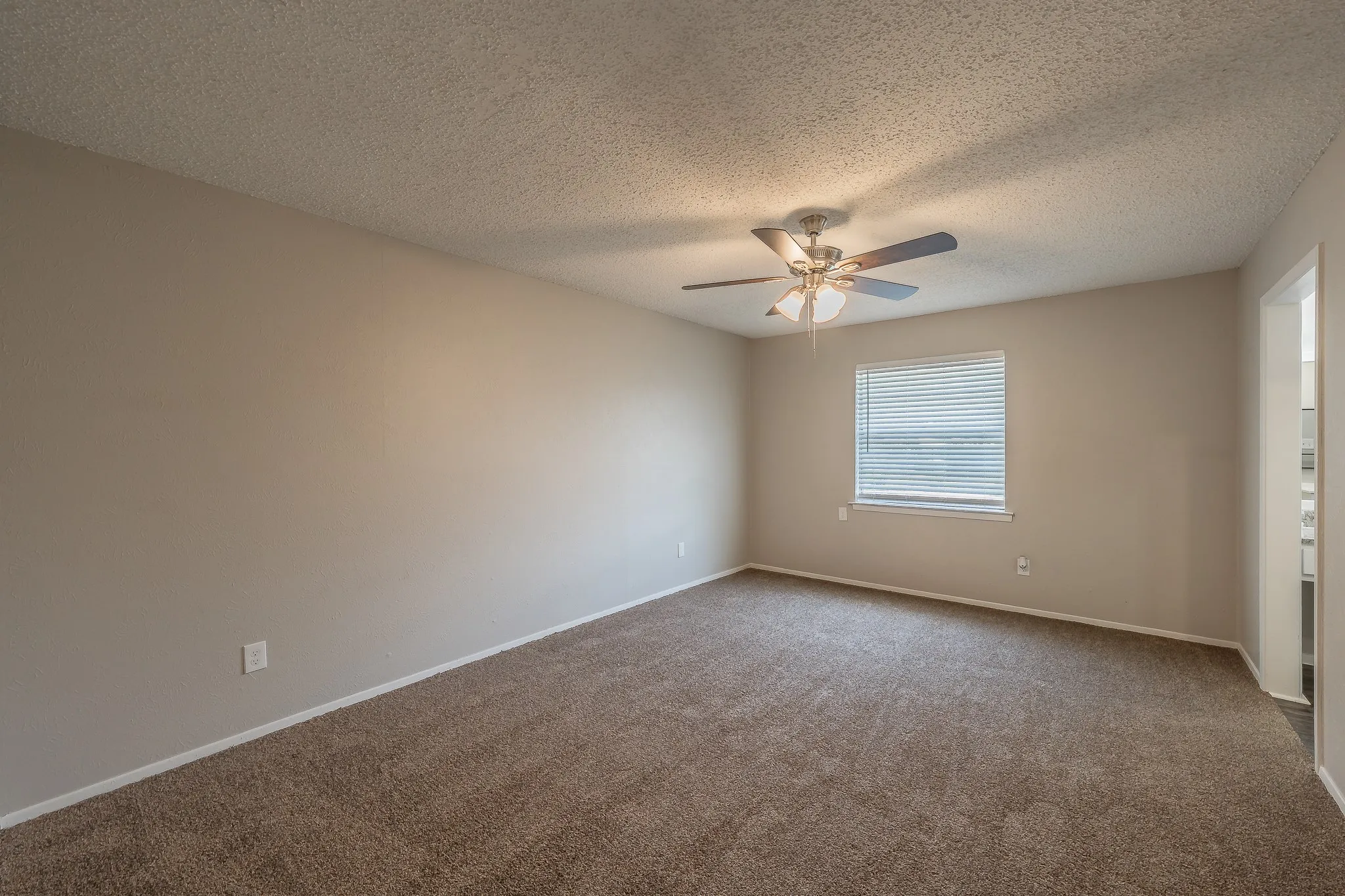 Single Family Residence For Sale in Tarrant County , 717 Blue Ridge Trail, Saginaw, Texas 76179, 3 Bedroom, 2 Bathroom, 2 Garage spaces, 1,398 Sqft, built in 1974, mls#21319558, Real Estate Agent in Saginaw, Homes For Sale in Tarrant county, Homes For Sale in Saginaw, Realtor in Saginaw Texas, Real Estate Brokerage Independent Realty Texas, Luminita Cordes Realtor