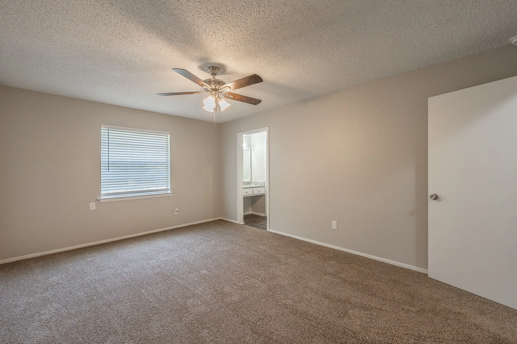 Single Family Residence For Sale in Tarrant County , 717 Blue Ridge Trail, Saginaw, Texas 76179, 3 Bedroom, 2 Bathroom, 2 Garage spaces, 1,398 Sqft, built in 1974, mls#21319558, Real Estate Agent in Saginaw, Homes For Sale in Tarrant county, Homes For Sale in Saginaw, Realtor in Saginaw Texas, Real Estate Brokerage Independent Realty Texas, Luminita Cordes Realtor