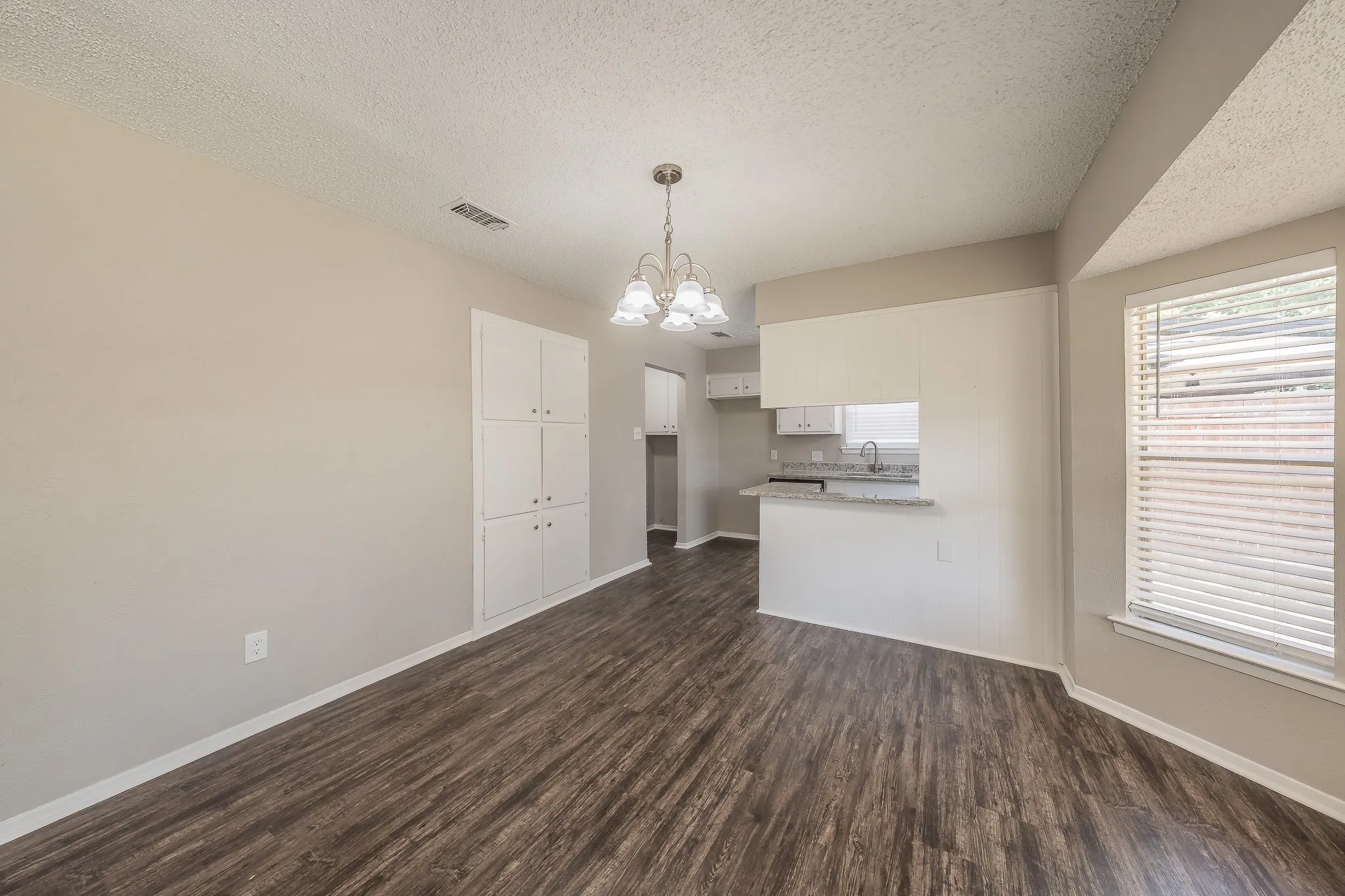 Single Family Residence For Sale in Tarrant County , 717 Blue Ridge Trail, Saginaw, Texas 76179, 3 Bedroom, 2 Bathroom, 2 Garage spaces, 1,398 Sqft, built in 1974, mls#21319558, Real Estate Agent in Saginaw, Homes For Sale in Tarrant county, Homes For Sale in Saginaw, Realtor in Saginaw Texas, Real Estate Brokerage Independent Realty Texas, Luminita Cordes Realtor