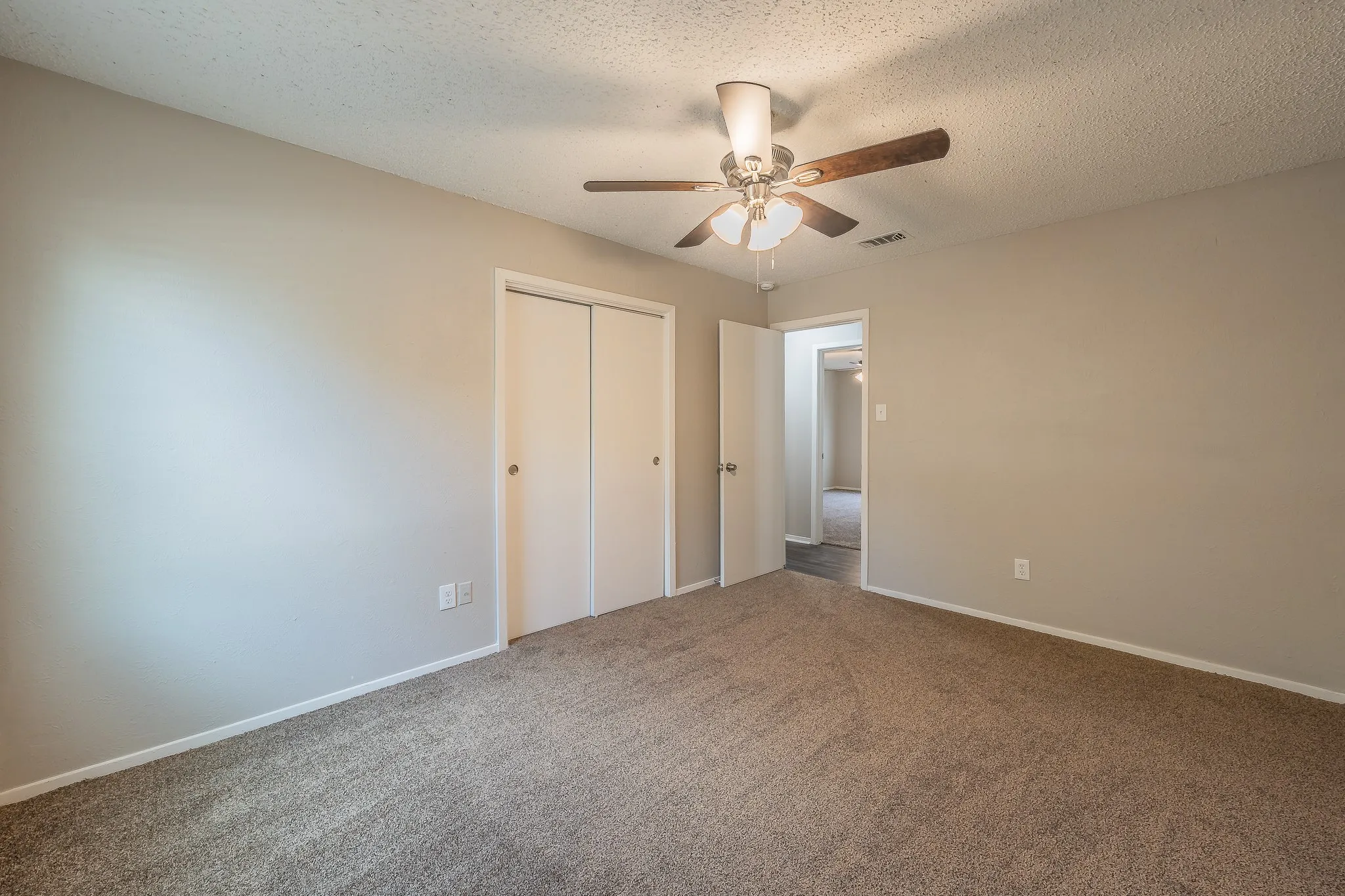 Single Family Residence For Sale in Tarrant County , 717 Blue Ridge Trail, Saginaw, Texas 76179, 3 Bedroom, 2 Bathroom, 2 Garage spaces, 1,398 Sqft, built in 1974, mls#21319558, Real Estate Agent in Saginaw, Homes For Sale in Tarrant county, Homes For Sale in Saginaw, Realtor in Saginaw Texas, Real Estate Brokerage Independent Realty Texas, Luminita Cordes Realtor