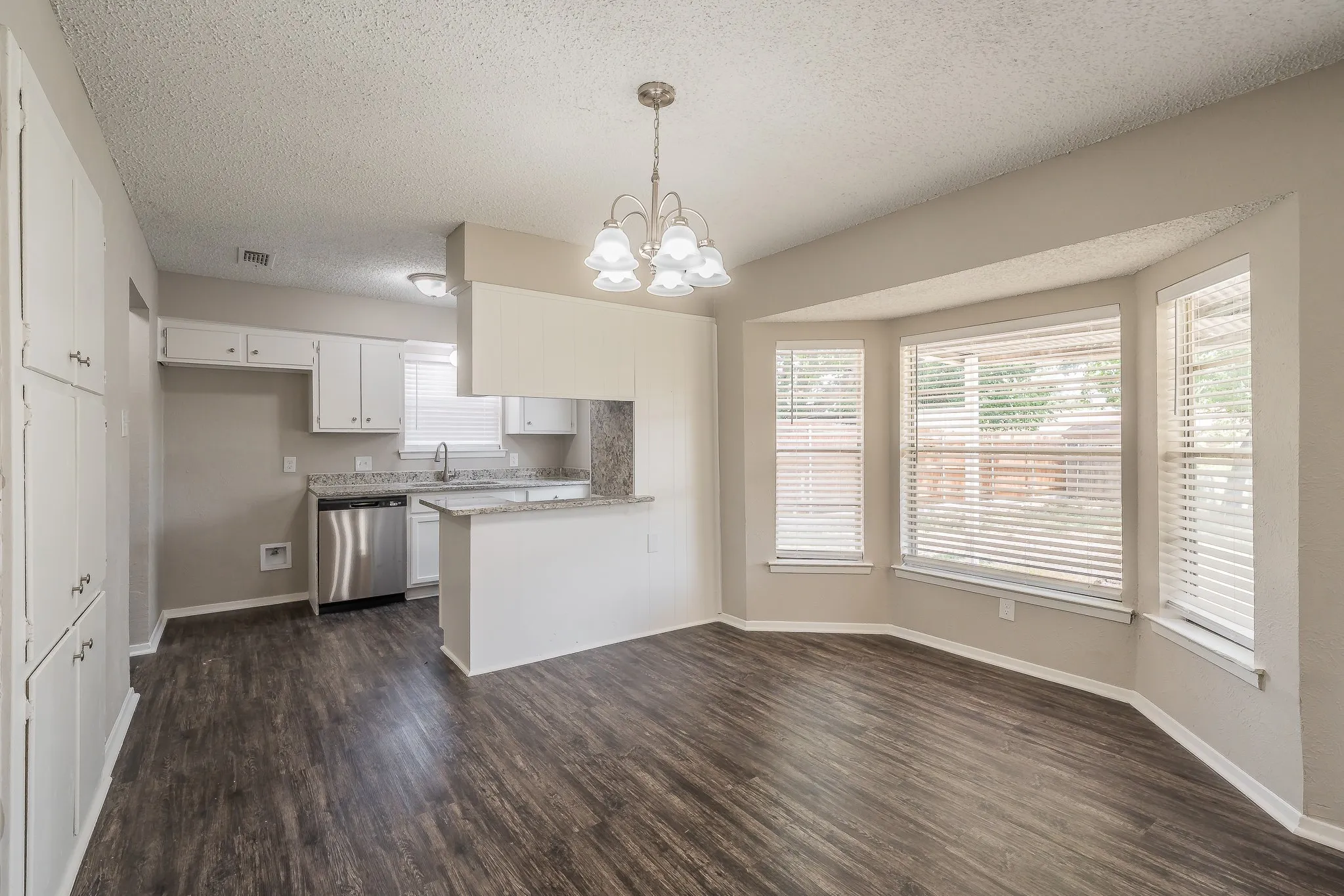 Single Family Residence For Sale in Tarrant County , 717 Blue Ridge Trail, Saginaw, Texas 76179, 3 Bedroom, 2 Bathroom, 2 Garage spaces, 1,398 Sqft, built in 1974, mls#21319558, Real Estate Agent in Saginaw, Homes For Sale in Tarrant county, Homes For Sale in Saginaw, Realtor in Saginaw Texas, Real Estate Brokerage Independent Realty Texas, Luminita Cordes Realtor
