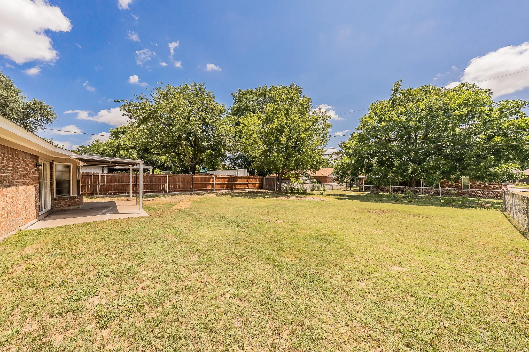 Single Family Residence For Sale in Tarrant County , 717 Blue Ridge Trail, Saginaw, Texas 76179, 3 Bedroom, 2 Bathroom, 2 Garage spaces, 1,398 Sqft, built in 1974, mls#21319558, Real Estate Agent in Saginaw, Homes For Sale in Tarrant county, Homes For Sale in Saginaw, Realtor in Saginaw Texas, Real Estate Brokerage Independent Realty Texas, Luminita Cordes Realtor