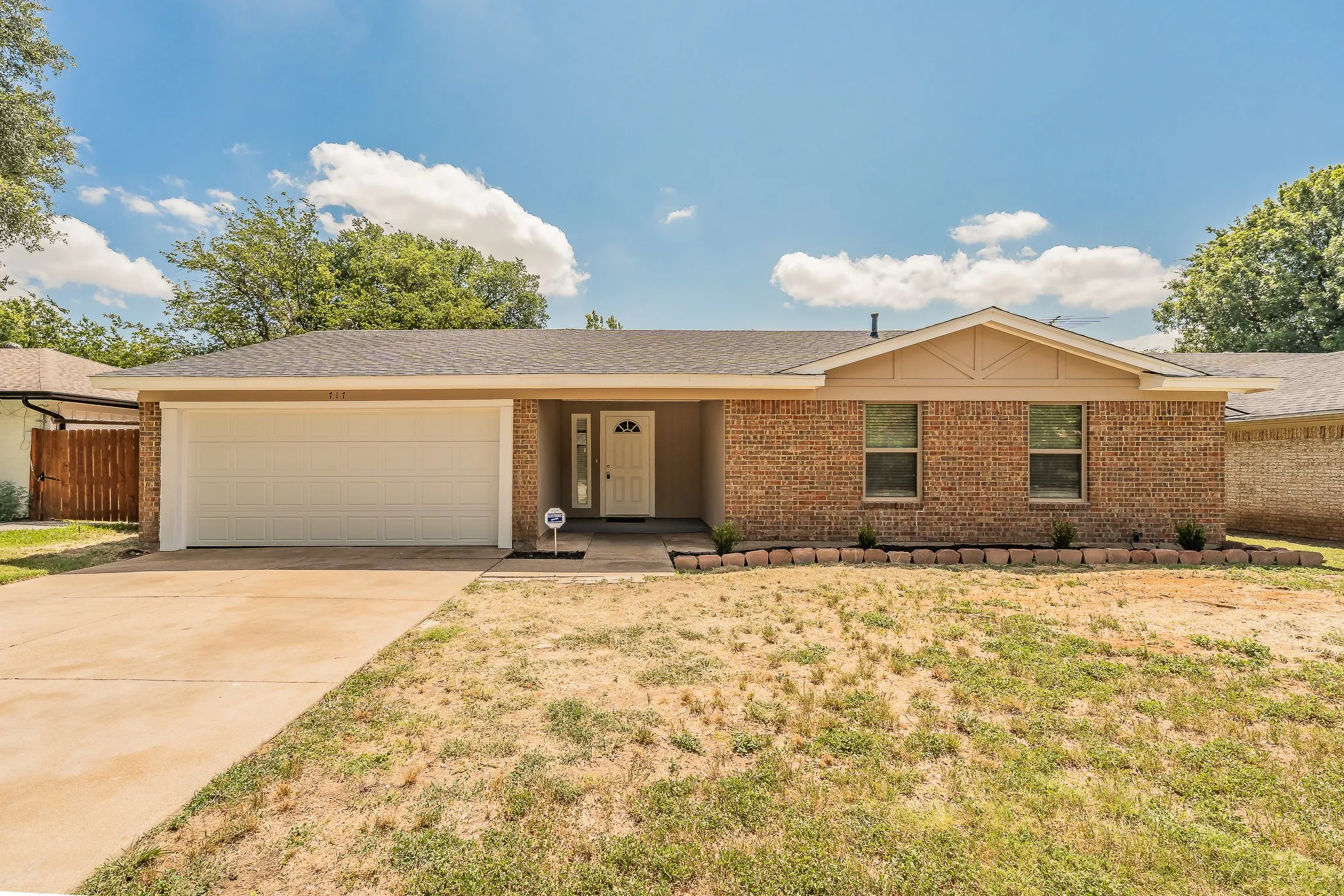 Single Family Residence For Sale in Tarrant County , 717 Blue Ridge Trail, Saginaw, Texas 76179, 3 Bedroom, 2 Bathroom, 2 Garage spaces, 1,398 Sqft, built in 1974, mls#21319558, Real Estate Agent in Saginaw, Homes For Sale in Tarrant county, Homes For Sale in Saginaw, Realtor in Saginaw Texas, Real Estate Brokerage Independent Realty Texas, Luminita Cordes Realtor