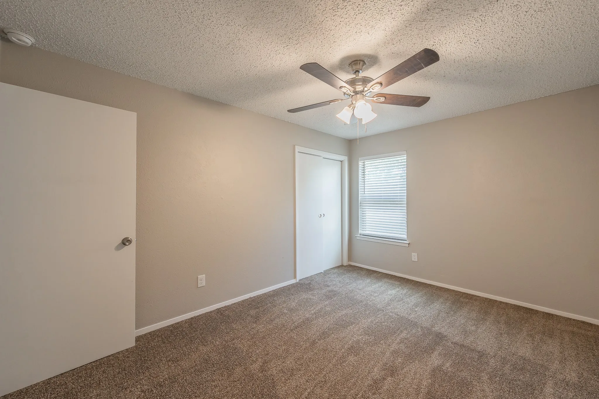 Single Family Residence For Sale in Tarrant County , 717 Blue Ridge Trail, Saginaw, Texas 76179, 3 Bedroom, 2 Bathroom, 2 Garage spaces, 1,398 Sqft, built in 1974, mls#21319558, Real Estate Agent in Saginaw, Homes For Sale in Tarrant county, Homes For Sale in Saginaw, Realtor in Saginaw Texas, Real Estate Brokerage Independent Realty Texas, Luminita Cordes Realtor