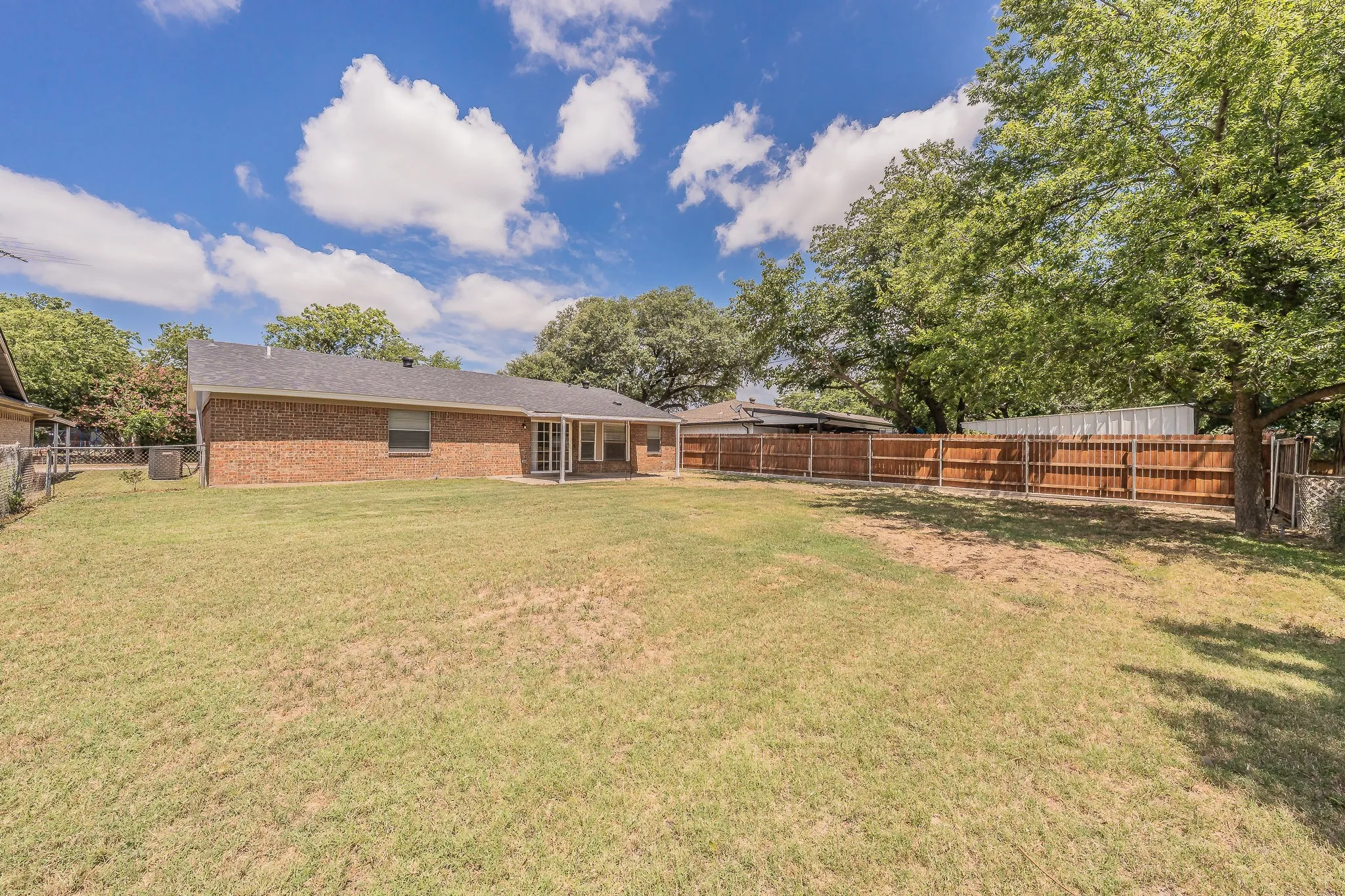 Single Family Residence For Sale in Tarrant County , 717 Blue Ridge Trail, Saginaw, Texas 76179, 3 Bedroom, 2 Bathroom, 2 Garage spaces, 1,398 Sqft, built in 1974, mls#21319558, Real Estate Agent in Saginaw, Homes For Sale in Tarrant county, Homes For Sale in Saginaw, Realtor in Saginaw Texas, Real Estate Brokerage Independent Realty Texas, Luminita Cordes Realtor