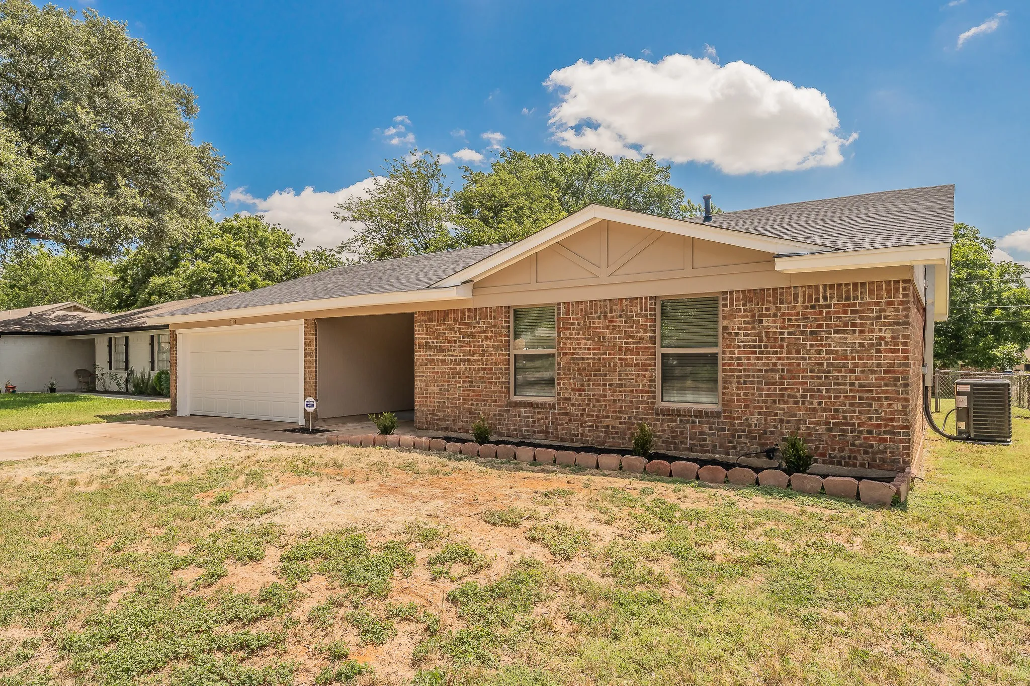 Single Family Residence For Sale in Tarrant County , 717 Blue Ridge Trail, Saginaw, Texas 76179, 3 Bedroom, 2 Bathroom, 2 Garage spaces, 1,398 Sqft, built in 1974, mls#21319558, Real Estate Agent in Saginaw, Homes For Sale in Tarrant county, Homes For Sale in Saginaw, Realtor in Saginaw Texas, Real Estate Brokerage Independent Realty Texas, Luminita Cordes Realtor