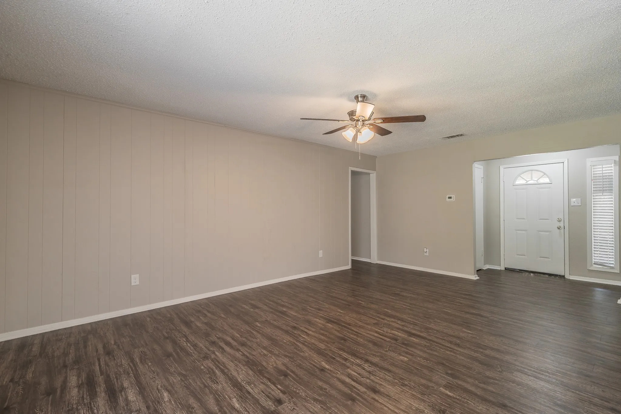Single Family Residence For Sale in Tarrant County , 717 Blue Ridge Trail, Saginaw, Texas 76179, 3 Bedroom, 2 Bathroom, 2 Garage spaces, 1,398 Sqft, built in 1974, mls#21319558, Real Estate Agent in Saginaw, Homes For Sale in Tarrant county, Homes For Sale in Saginaw, Realtor in Saginaw Texas, Real Estate Brokerage Independent Realty Texas, Luminita Cordes Realtor