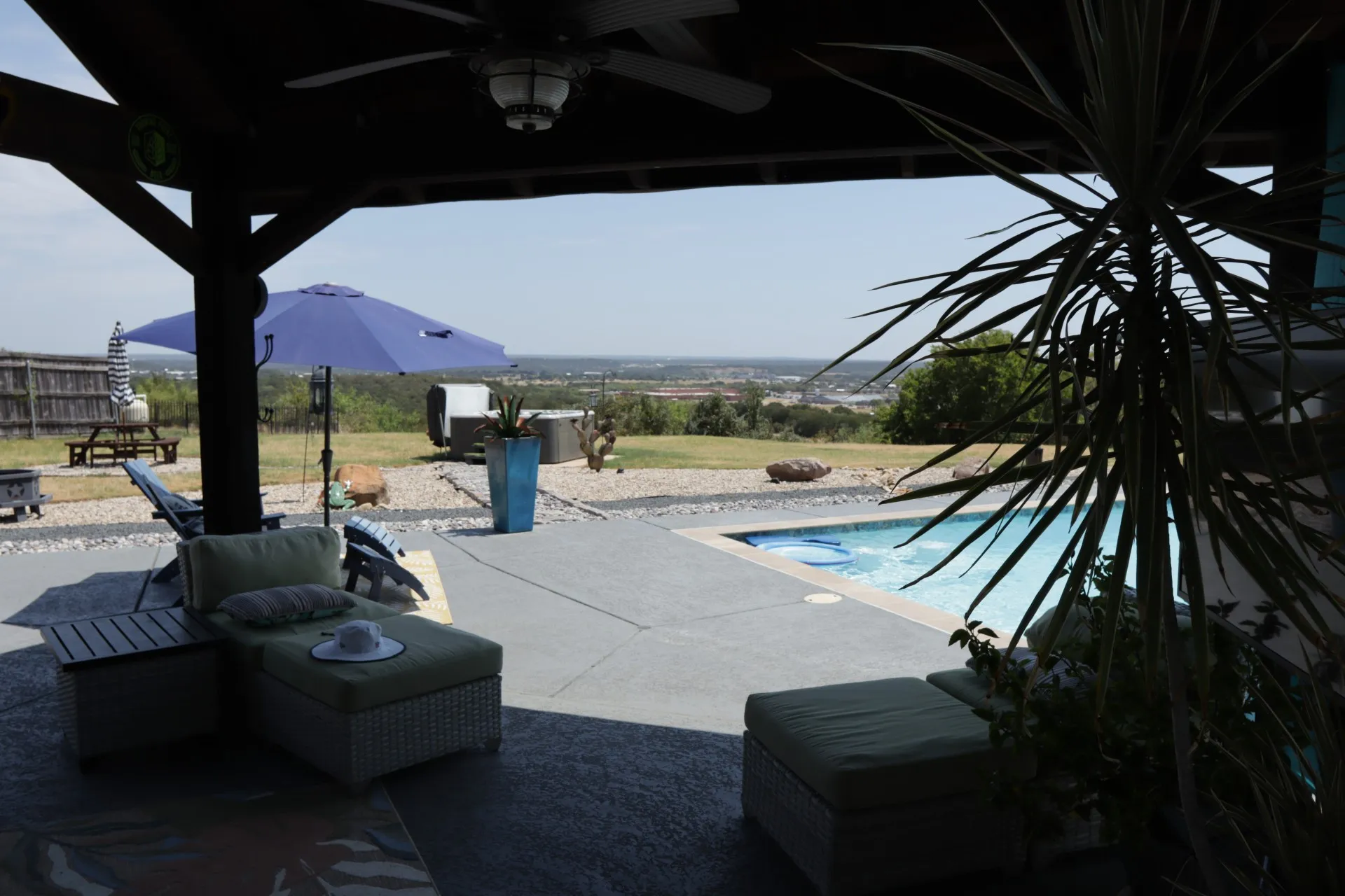 Single Family Residence For Sale in Palo Pinto County , 12 Cliff Drive, Mineral Wells, Texas 76067, 4 Bedroom, 2 Bathroom, 2 Garage spaces, 2,186 Sqft, built in 1974, mls#21318861, Real Estate Agent in Mineral Wells, Homes For Sale in Palo Pinto county, Homes For Sale in Mineral Wells, Realtor in Mineral Wells Texas, Real Estate Brokerage Independent Realty Texas, Luminita Cordes Realtor