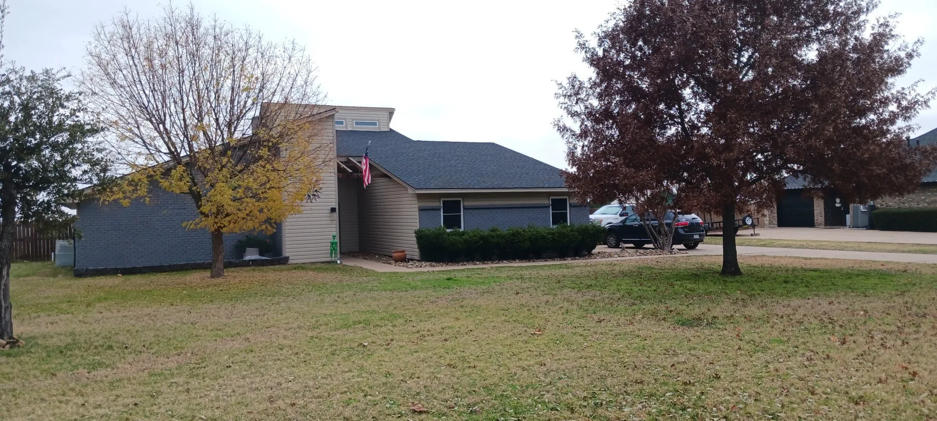 Single Family Residence For Sale in Palo Pinto County , 12 Cliff Drive, Mineral Wells, Texas 76067, 4 Bedroom, 2 Bathroom, 2 Garage spaces, 2,186 Sqft, built in 1974, mls#21318861, Real Estate Agent in Mineral Wells, Homes For Sale in Palo Pinto county, Homes For Sale in Mineral Wells, Realtor in Mineral Wells Texas, Real Estate Brokerage Independent Realty Texas, Luminita Cordes Realtor