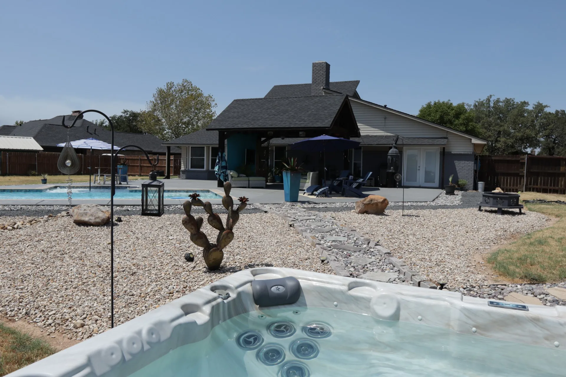 Single Family Residence For Sale in Palo Pinto County , 12 Cliff Drive, Mineral Wells, Texas 76067, 4 Bedroom, 2 Bathroom, 2 Garage spaces, 2,186 Sqft, built in 1974, mls#21318861, Real Estate Agent in Mineral Wells, Homes For Sale in Palo Pinto county, Homes For Sale in Mineral Wells, Realtor in Mineral Wells Texas, Real Estate Brokerage Independent Realty Texas, Luminita Cordes Realtor