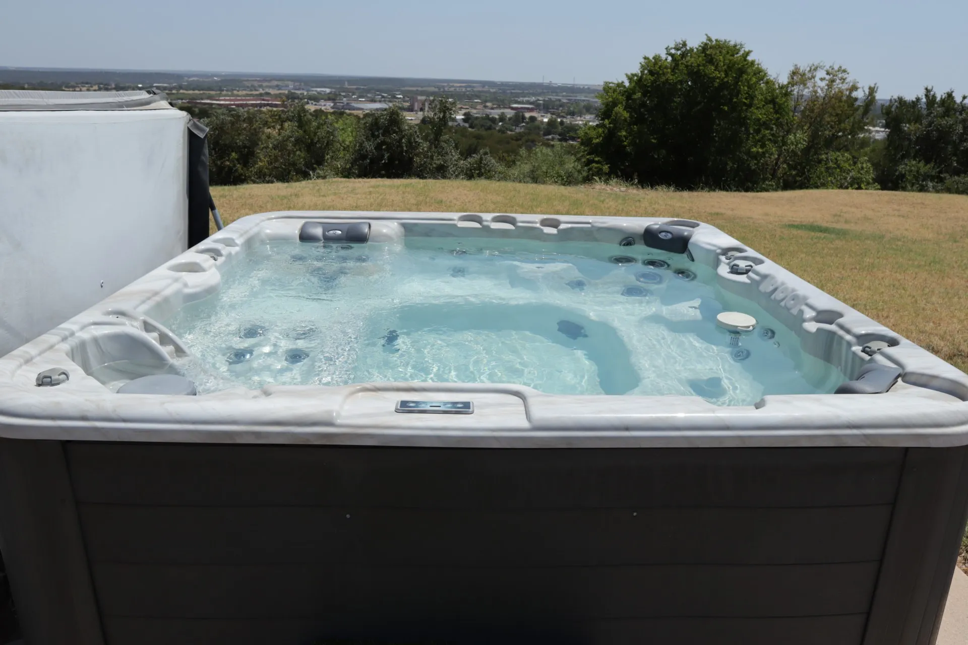 Single Family Residence For Sale in Palo Pinto County , 12 Cliff Drive, Mineral Wells, Texas 76067, 4 Bedroom, 2 Bathroom, 2 Garage spaces, 2,186 Sqft, built in 1974, mls#21318861, Real Estate Agent in Mineral Wells, Homes For Sale in Palo Pinto county, Homes For Sale in Mineral Wells, Realtor in Mineral Wells Texas, Real Estate Brokerage Independent Realty Texas, Luminita Cordes Realtor