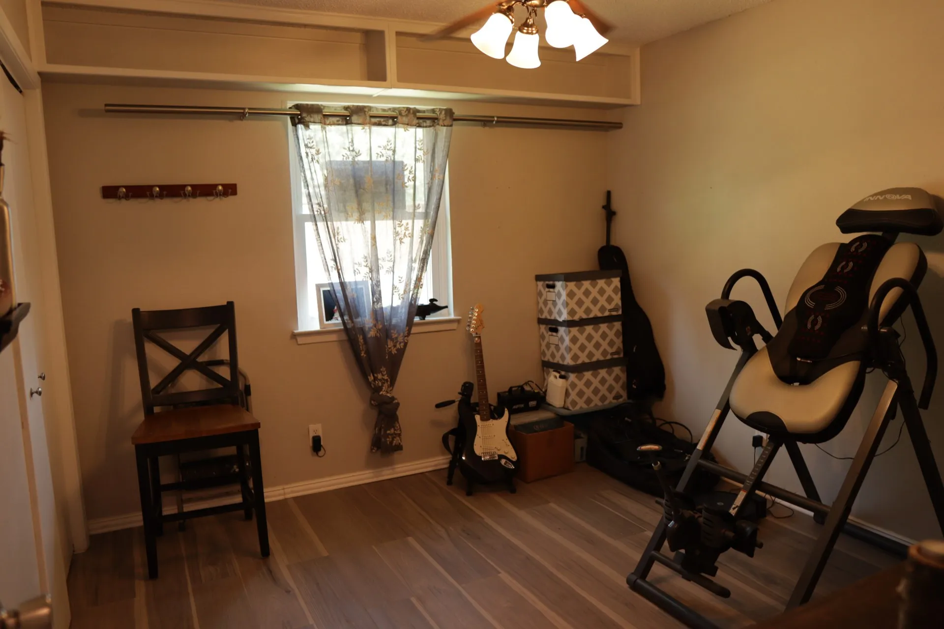 Single Family Residence For Sale in Palo Pinto County , 12 Cliff Drive, Mineral Wells, Texas 76067, 4 Bedroom, 2 Bathroom, 2 Garage spaces, 2,186 Sqft, built in 1974, mls#21318861, Real Estate Agent in Mineral Wells, Homes For Sale in Palo Pinto county, Homes For Sale in Mineral Wells, Realtor in Mineral Wells Texas, Real Estate Brokerage Independent Realty Texas, Luminita Cordes Realtor
