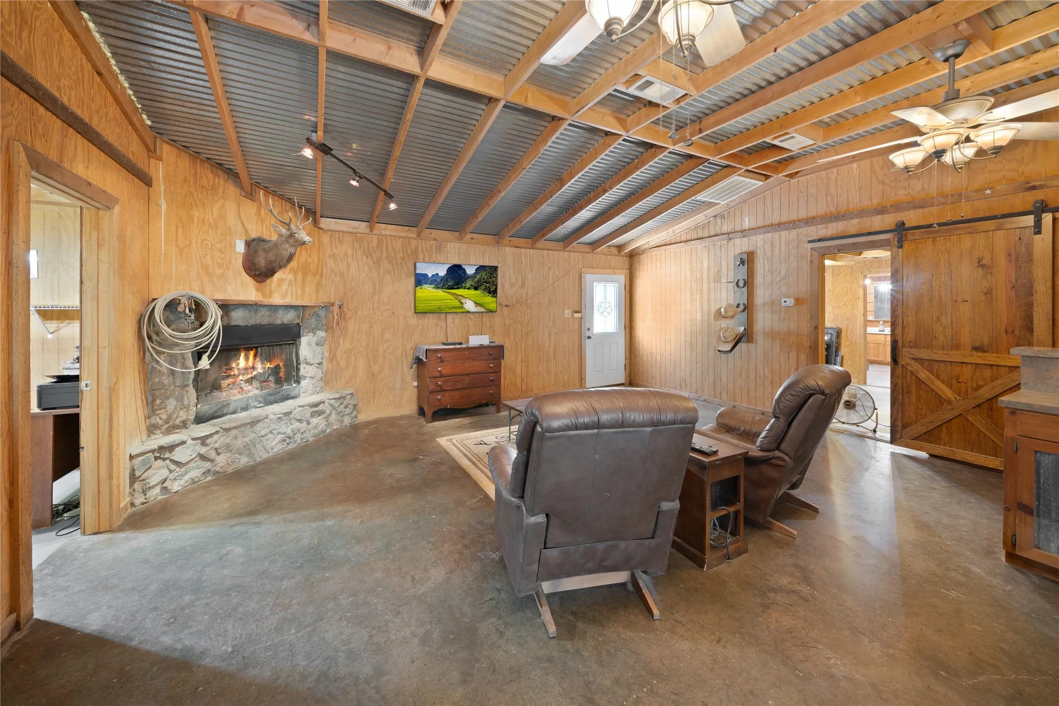 Single Family Residence For Sale in Kaufman County , 14643 County Road 4060, Scurry, Texas 75158, 3 Bedroom, 2 Bathroom, 1 Garage spaces, 2,176 Sqft, built in 1998, mls#21317072, Real Estate Agent in Scurry, Homes For Sale in Kaufman county, Homes For Sale in Scurry, Realtor in Scurry Texas, Real Estate Brokerage Independent Realty Texas, Luminita Cordes Realtor
