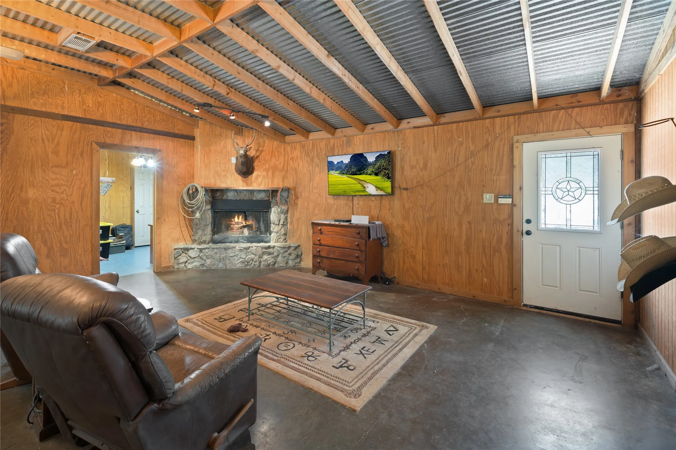 Single Family Residence For Sale in Kaufman County , 14643 County Road 4060, Scurry, Texas 75158, 3 Bedroom, 2 Bathroom, 1 Garage spaces, 2,176 Sqft, built in 1998, mls#21317072, Real Estate Agent in Scurry, Homes For Sale in Kaufman county, Homes For Sale in Scurry, Realtor in Scurry Texas, Real Estate Brokerage Independent Realty Texas, Luminita Cordes Realtor