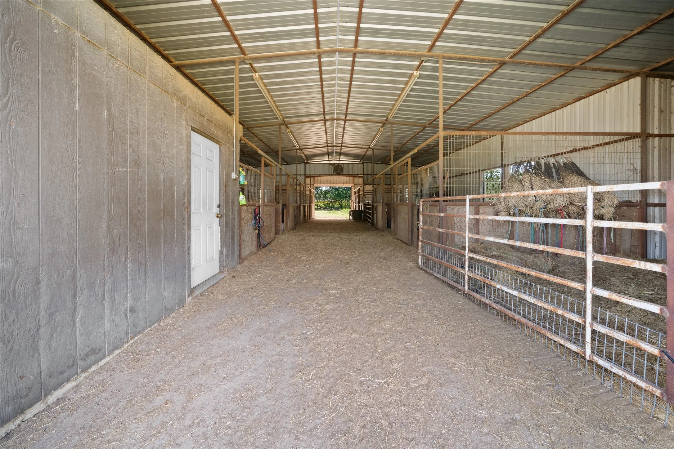 Single Family Residence For Sale in Kaufman County , 14643 County Road 4060, Scurry, Texas 75158, 3 Bedroom, 2 Bathroom, 1 Garage spaces, 2,176 Sqft, built in 1998, mls#21317072, Real Estate Agent in Scurry, Homes For Sale in Kaufman county, Homes For Sale in Scurry, Realtor in Scurry Texas, Real Estate Brokerage Independent Realty Texas, Luminita Cordes Realtor
