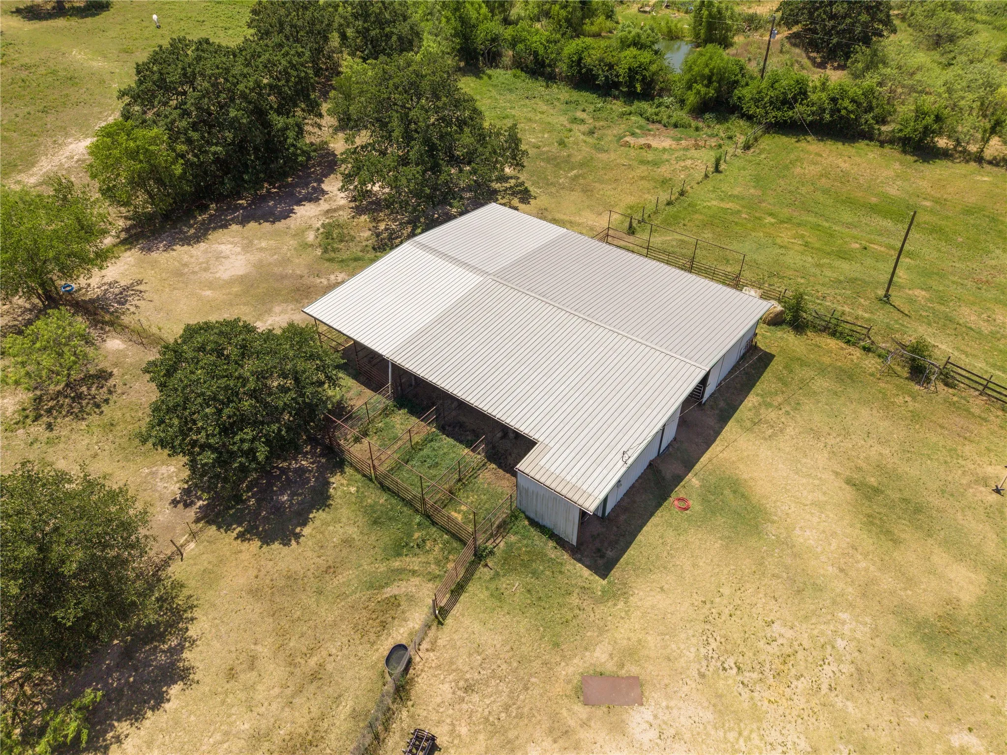 Single Family Residence For Sale in Kaufman County , 14643 County Road 4060, Scurry, Texas 75158, 3 Bedroom, 2 Bathroom, 1 Garage spaces, 2,176 Sqft, built in 1998, mls#21317072, Real Estate Agent in Scurry, Homes For Sale in Kaufman county, Homes For Sale in Scurry, Realtor in Scurry Texas, Real Estate Brokerage Independent Realty Texas, Luminita Cordes Realtor