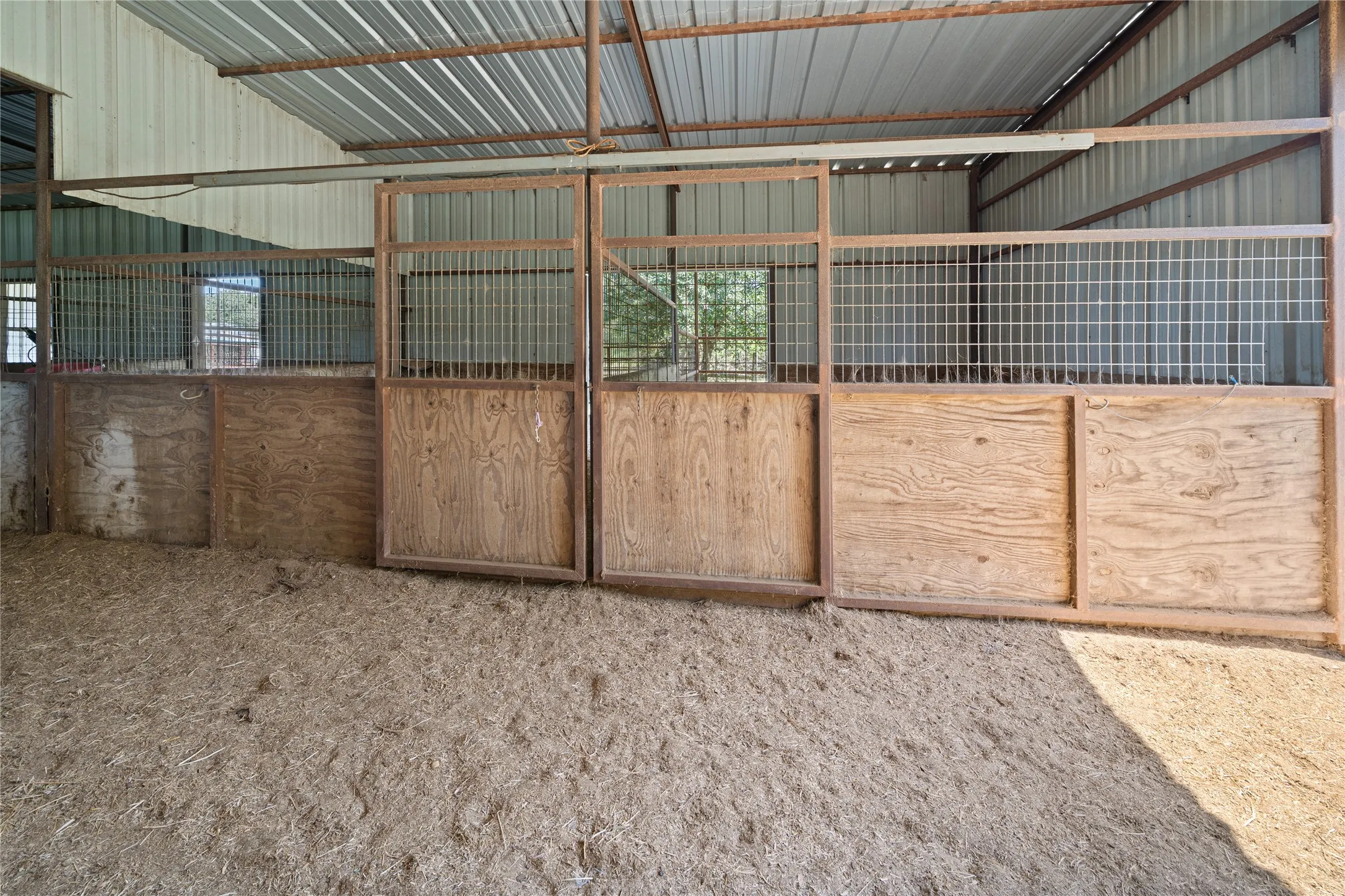 Single Family Residence For Sale in Kaufman County , 14643 County Road 4060, Scurry, Texas 75158, 3 Bedroom, 2 Bathroom, 1 Garage spaces, 2,176 Sqft, built in 1998, mls#21317072, Real Estate Agent in Scurry, Homes For Sale in Kaufman county, Homes For Sale in Scurry, Realtor in Scurry Texas, Real Estate Brokerage Independent Realty Texas, Luminita Cordes Realtor
