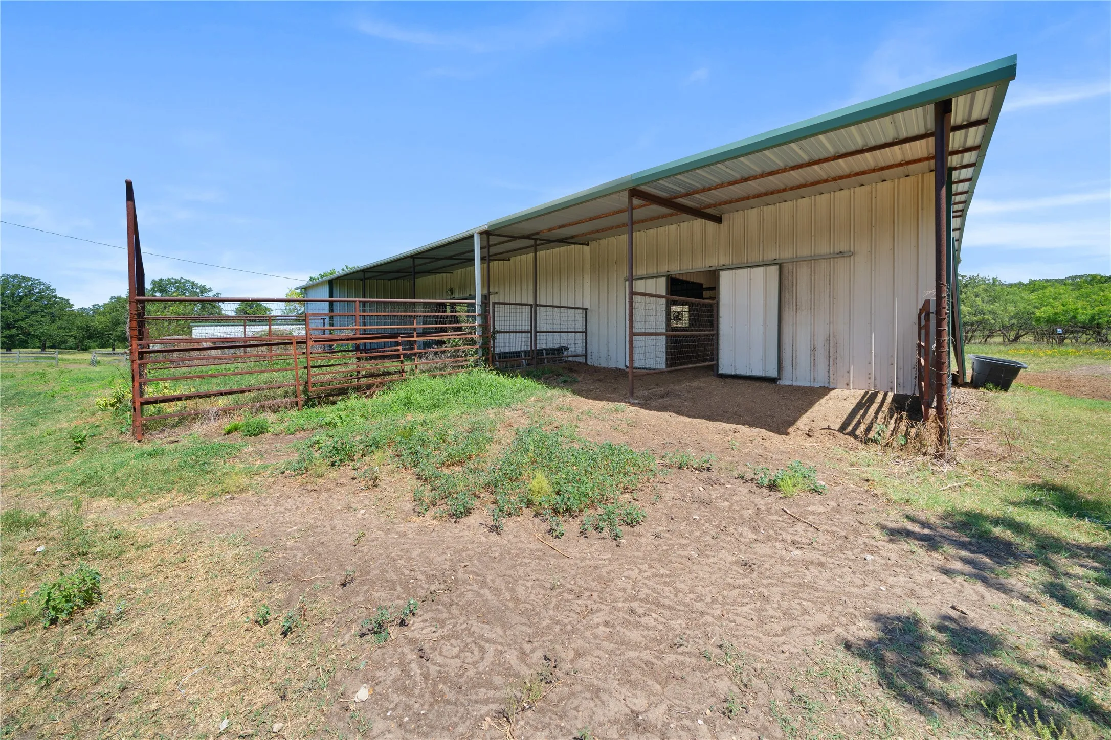 Single Family Residence For Sale in Kaufman County , 14643 County Road 4060, Scurry, Texas 75158, 3 Bedroom, 2 Bathroom, 1 Garage spaces, 2,176 Sqft, built in 1998, mls#21317072, Real Estate Agent in Scurry, Homes For Sale in Kaufman county, Homes For Sale in Scurry, Realtor in Scurry Texas, Real Estate Brokerage Independent Realty Texas, Luminita Cordes Realtor