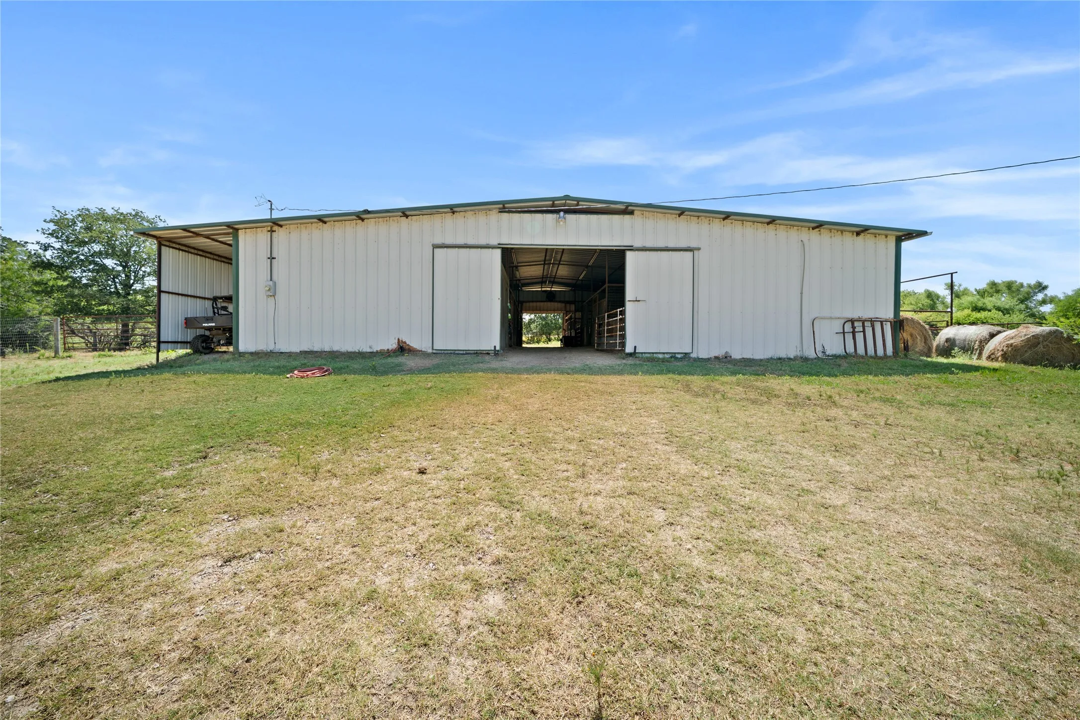 Single Family Residence For Sale in Kaufman County , 14643 County Road 4060, Scurry, Texas 75158, 3 Bedroom, 2 Bathroom, 1 Garage spaces, 2,176 Sqft, built in 1998, mls#21317072, Real Estate Agent in Scurry, Homes For Sale in Kaufman county, Homes For Sale in Scurry, Realtor in Scurry Texas, Real Estate Brokerage Independent Realty Texas, Luminita Cordes Realtor