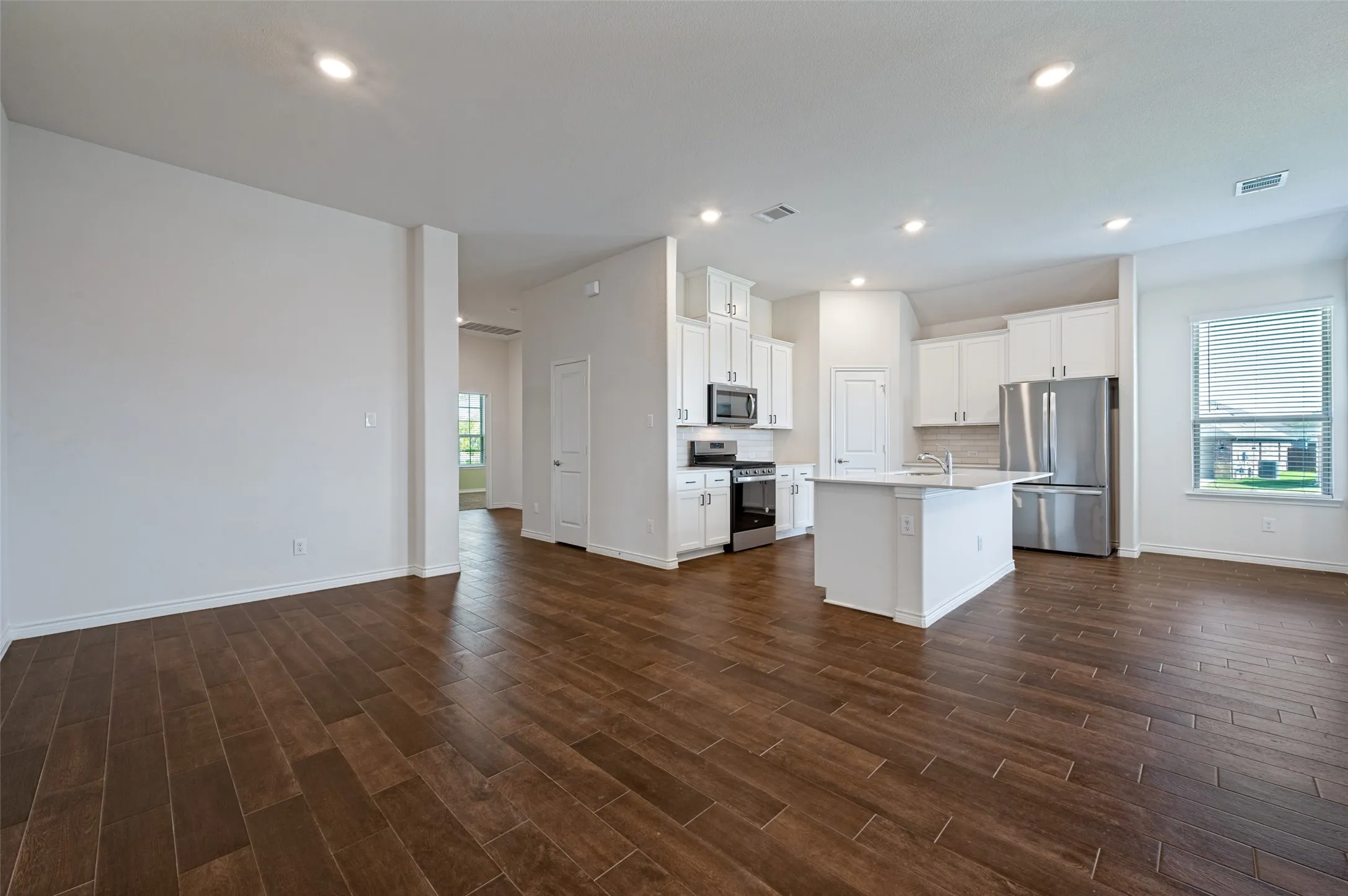 Single Family Residence For Sale in Denton County , 3332 Brady Starr Drive, Aubrey, Texas 76227, 4 Bedroom, 3 Bathroom, 2 Garage spaces, 2,075 Sqft, built in 2022, mls#21318456, Real Estate Agent in Aubrey, Homes For Sale in Denton county, Homes For Sale in Aubrey, Realtor in Aubrey Texas, Real Estate Brokerage Independent Realty Texas, Luminita Cordes Realtor