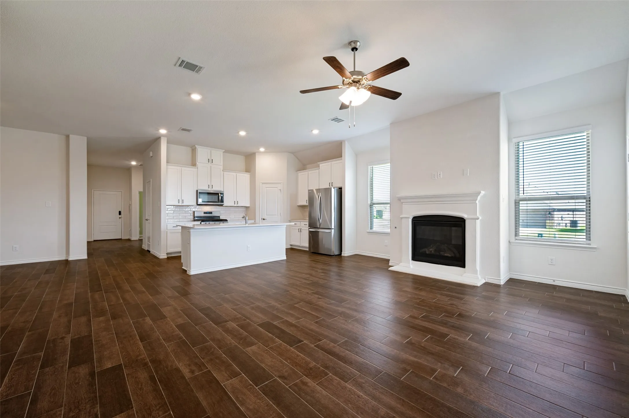 Single Family Residence For Sale in Denton County , 3332 Brady Starr Drive, Aubrey, Texas 76227, 4 Bedroom, 3 Bathroom, 2 Garage spaces, 2,075 Sqft, built in 2022, mls#21318456, Real Estate Agent in Aubrey, Homes For Sale in Denton county, Homes For Sale in Aubrey, Realtor in Aubrey Texas, Real Estate Brokerage Independent Realty Texas, Luminita Cordes Realtor